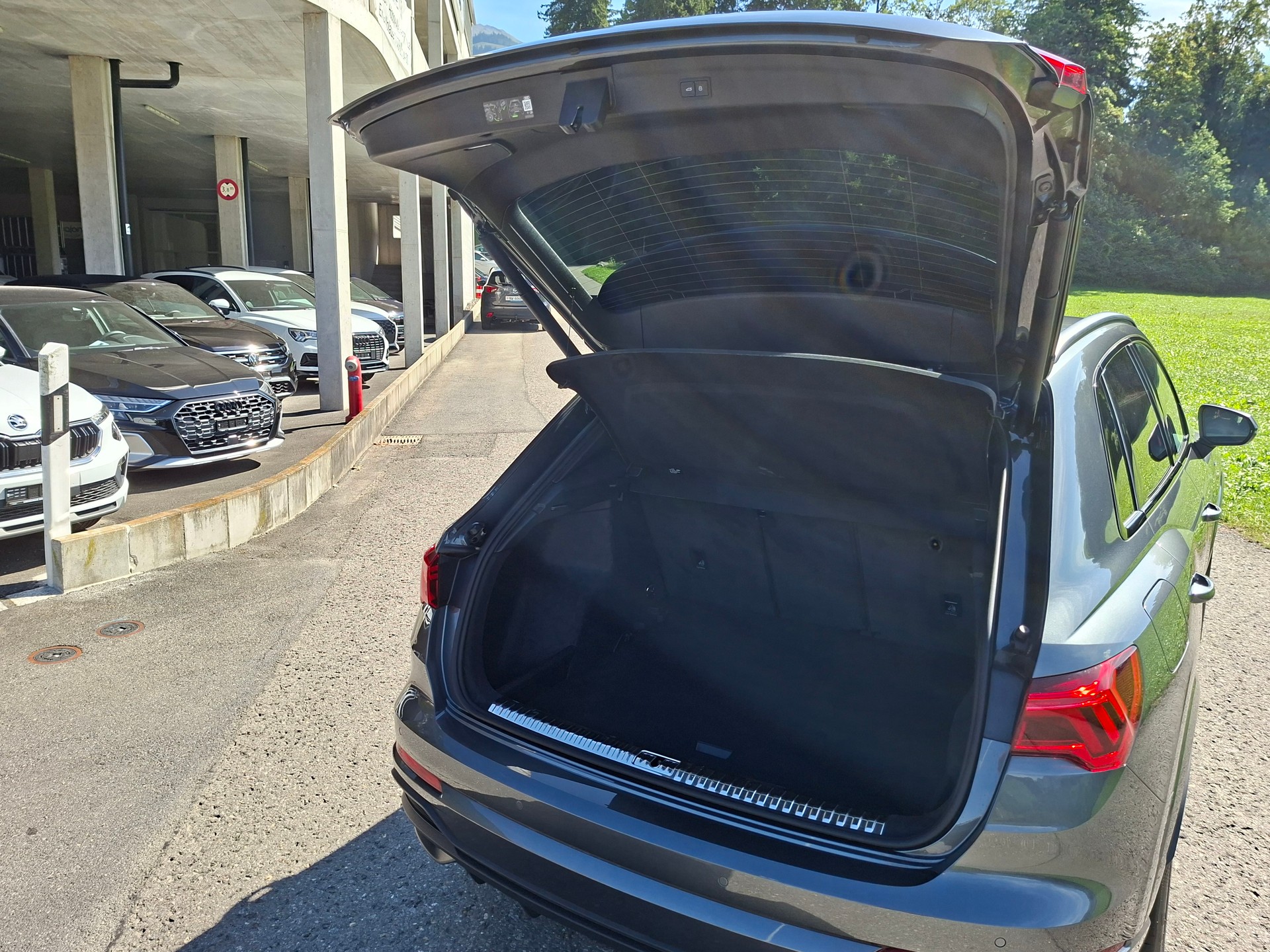 AUDI Q3 35 TFSI S line Attraction S-tronic *inkl. CH-Audi Anschlussgarantie*-image-6
