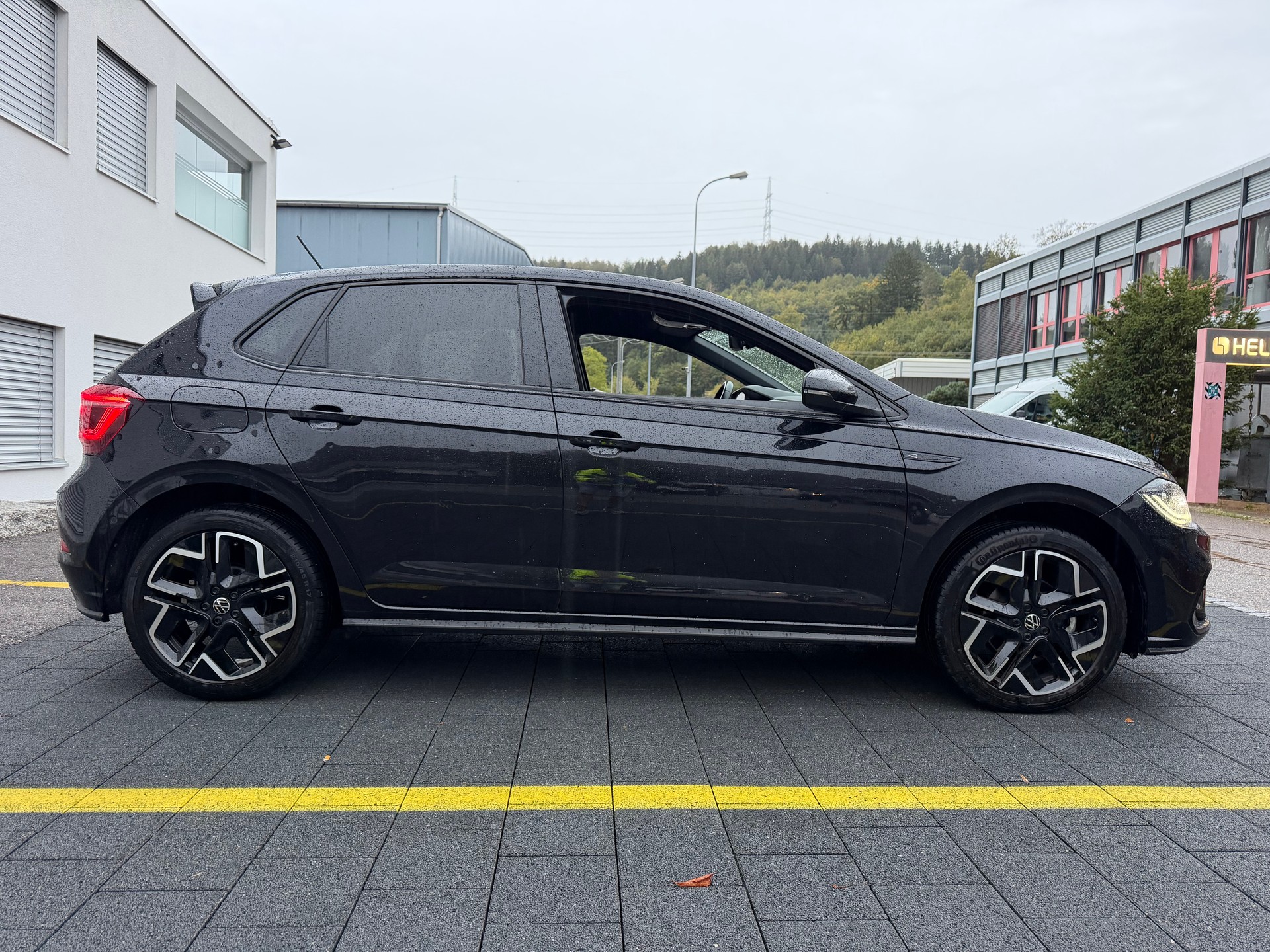 VW HAGELSCHADEN..."R-LINE" POLO 1.0 TSI "115 PS" DSG "AUTOMAT" CH WAGEN VOLL OPTIONEN !! CH VOLLGARANTIE !! MIT NEUEN WINTERRÄDER.-image-8