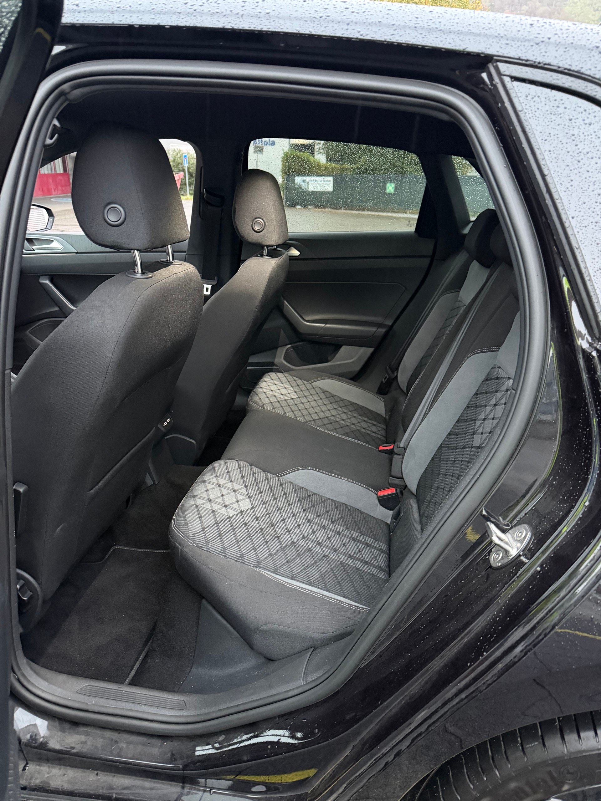 VW HAGELSCHADEN..."R-LINE" POLO 1.0 TSI "115 PS" DSG "AUTOMAT" CH WAGEN VOLL OPTIONEN !! CH VOLLGARANTIE !! MIT NEUEN WINTERRÄDER.-image-16
