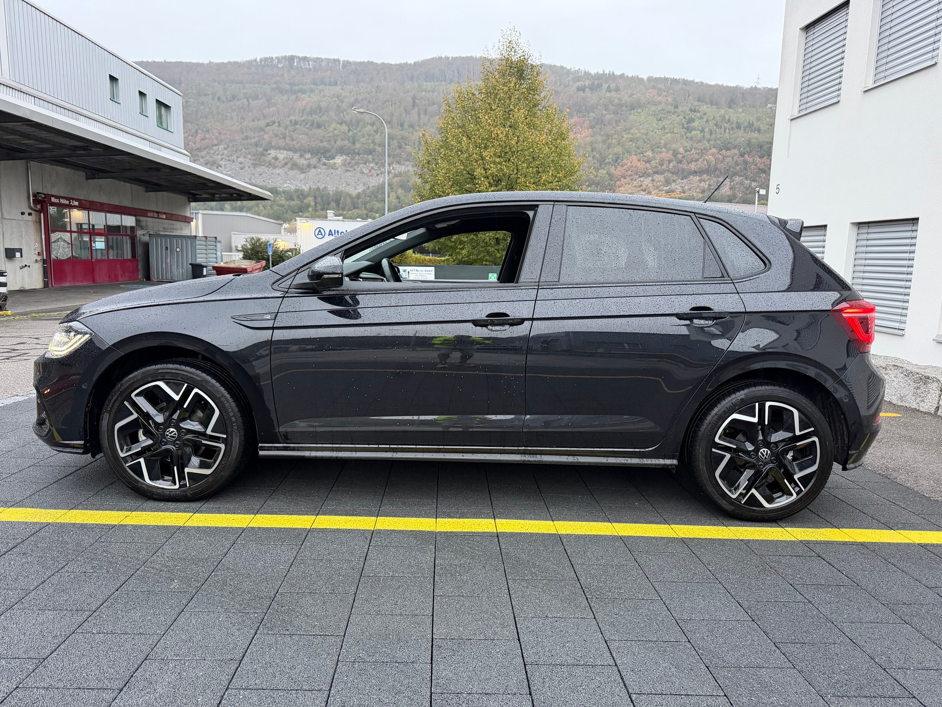 VW HAGELSCHADEN..."R-LINE" POLO 1.0 TSI "115 PS" DSG "AUTOMAT" CH WAGEN VOLL OPTIONEN !! CH VOLLGARANTIE !! MIT NEUEN WINTERRÄDER.-showroom-element-3