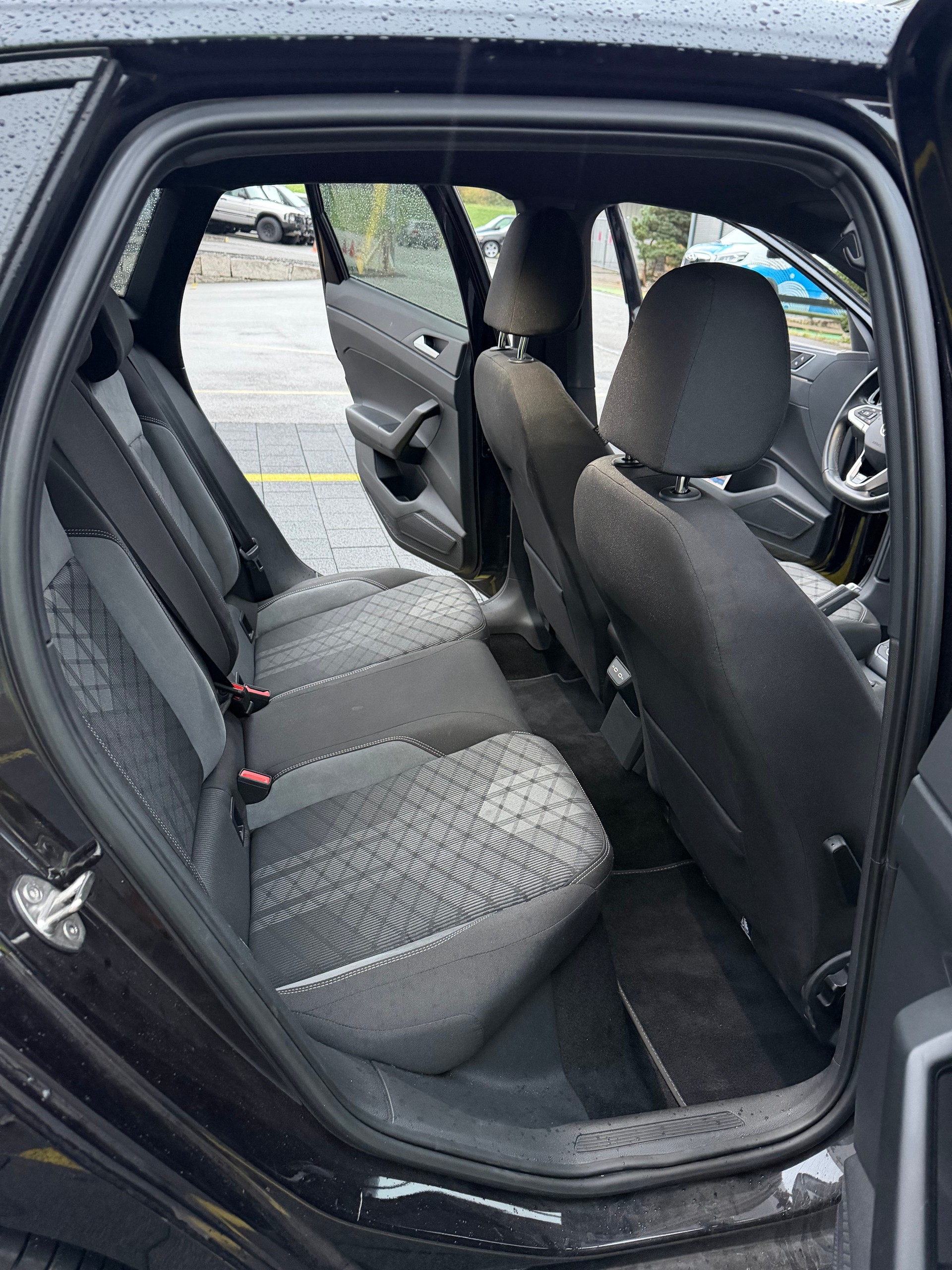 VW HAGELSCHADEN..."R-LINE" POLO 1.0 TSI "115 PS" DSG "AUTOMAT" CH WAGEN VOLL OPTIONEN !! CH VOLLGARANTIE !! MIT NEUEN WINTERRÄDER.-image-5