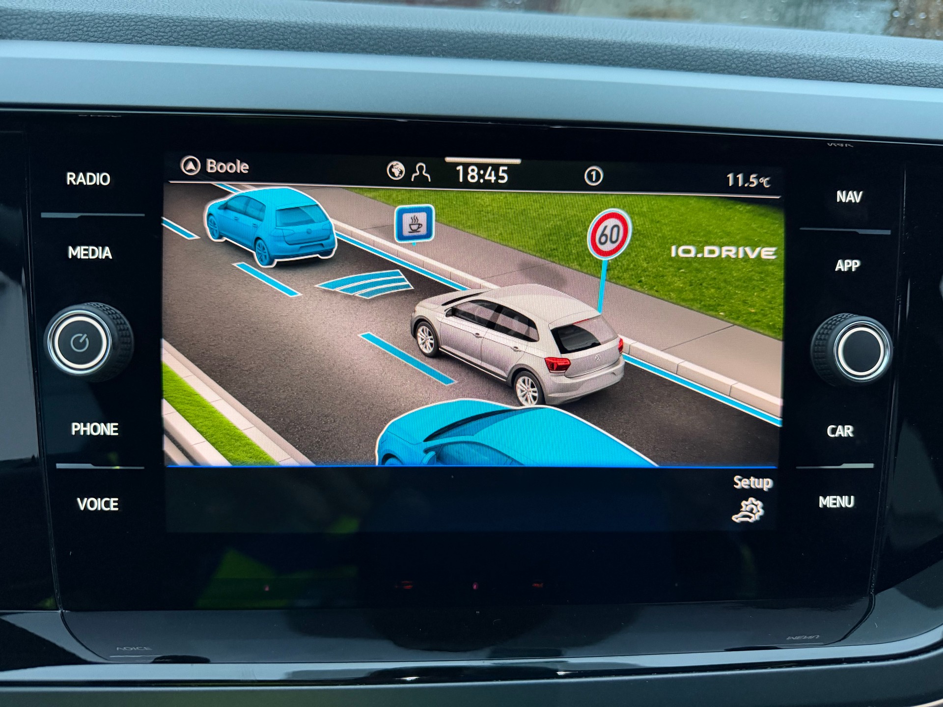 VW HAGELSCHADEN..."R-LINE" POLO 1.0 TSI "115 PS" DSG "AUTOMAT" CH WAGEN VOLL OPTIONEN !! CH VOLLGARANTIE !! MIT NEUEN WINTERRÄDER.-image-9