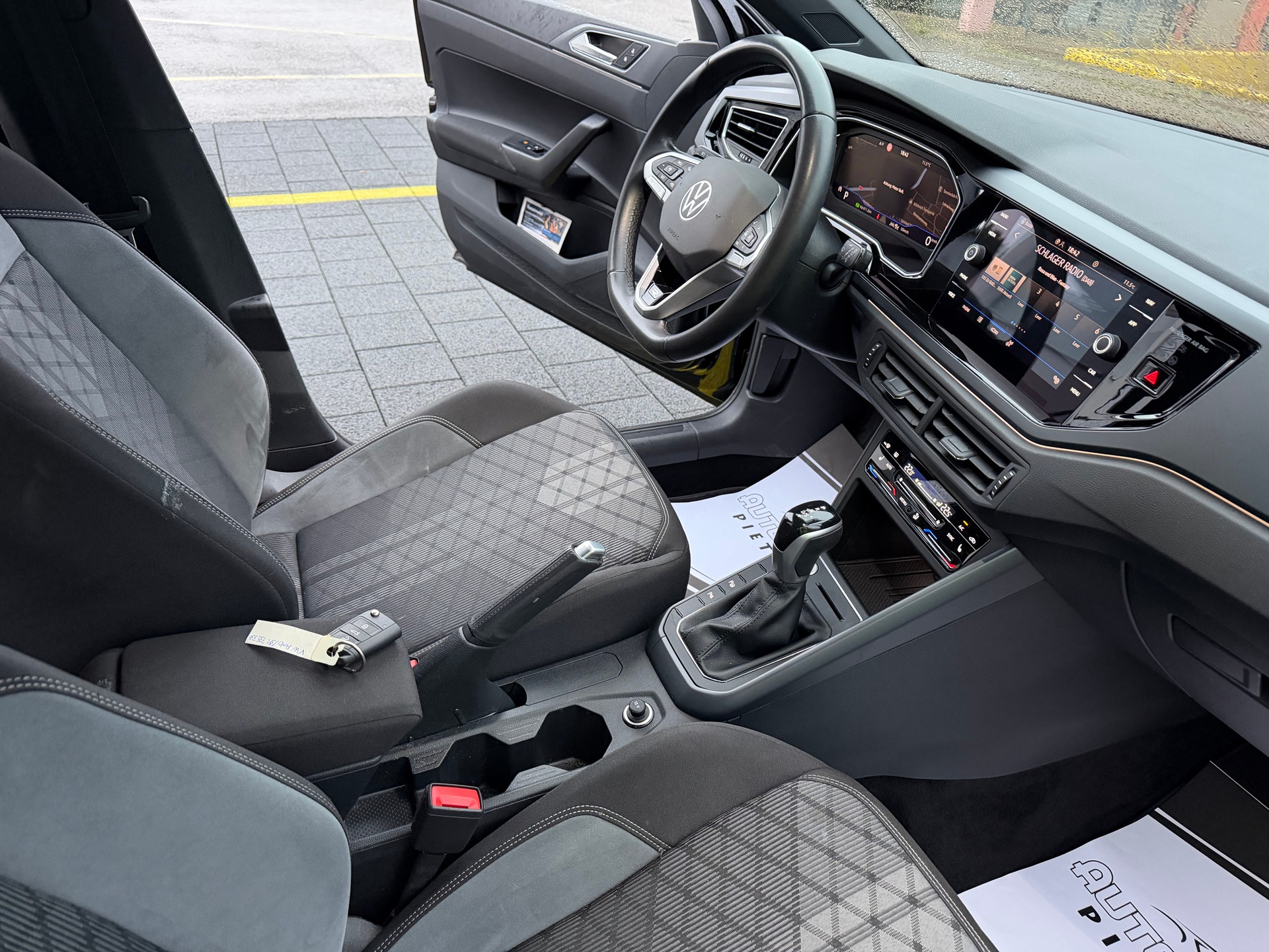 VW HAGELSCHADEN..."R-LINE" POLO 1.0 TSI "115 PS" DSG "AUTOMAT" CH WAGEN VOLL OPTIONEN !! CH VOLLGARANTIE !! MIT NEUEN WINTERRÄDER.-image-18