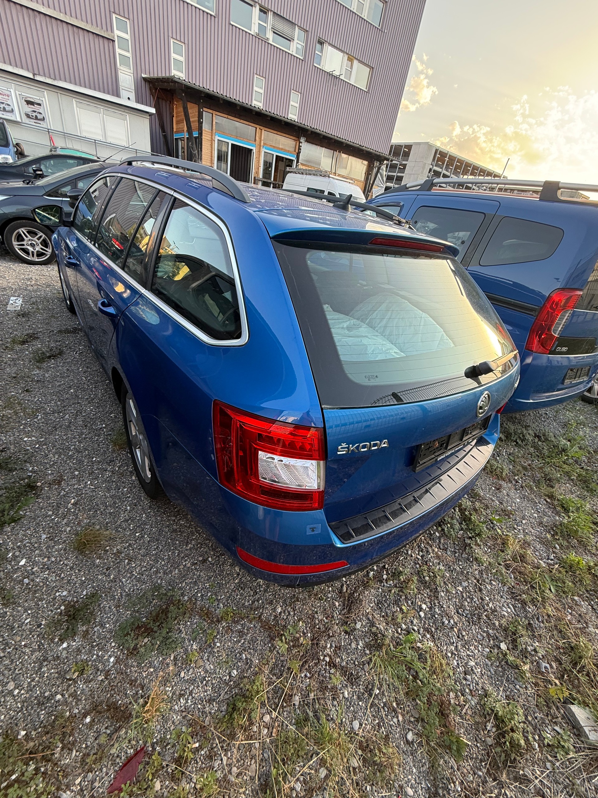 SKODA Octavia Combi 1.8 TSI Swiss Edition DSG-image-8