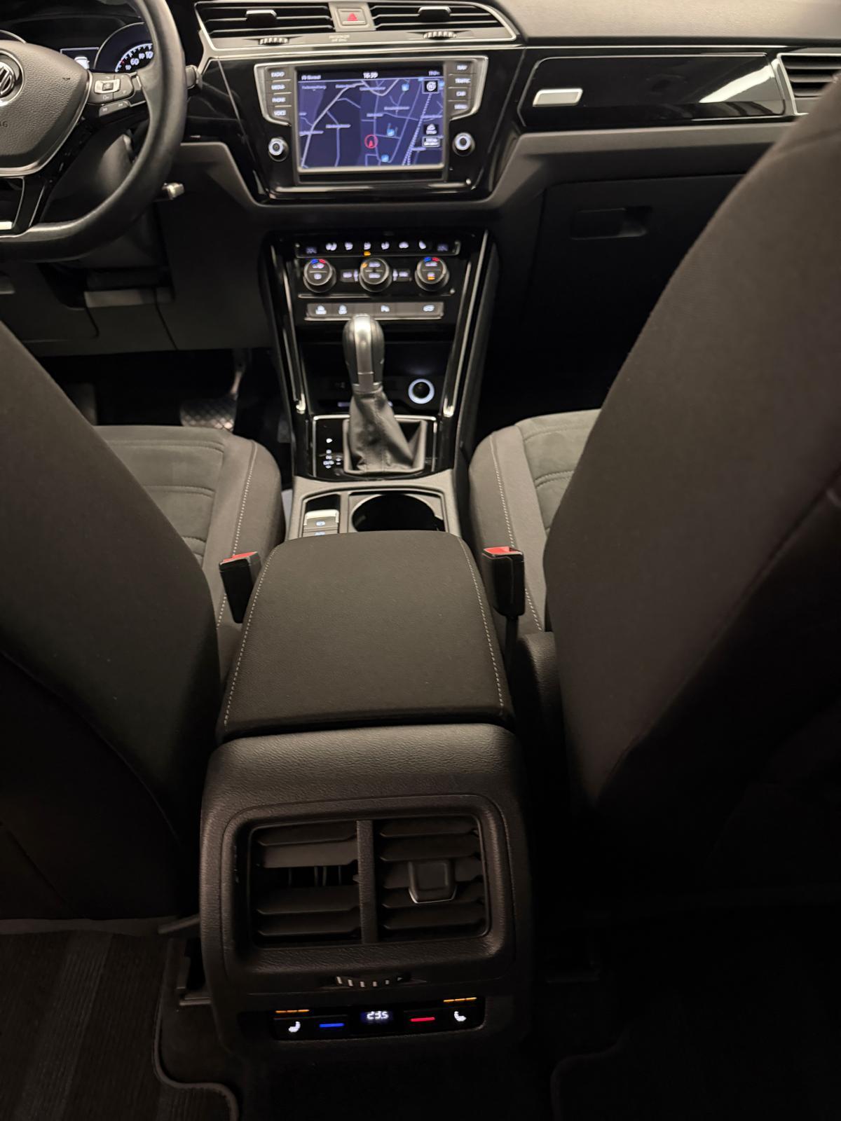 VW Touran 1.8 TSI Highline / 7 Sitz / DSG-image-14