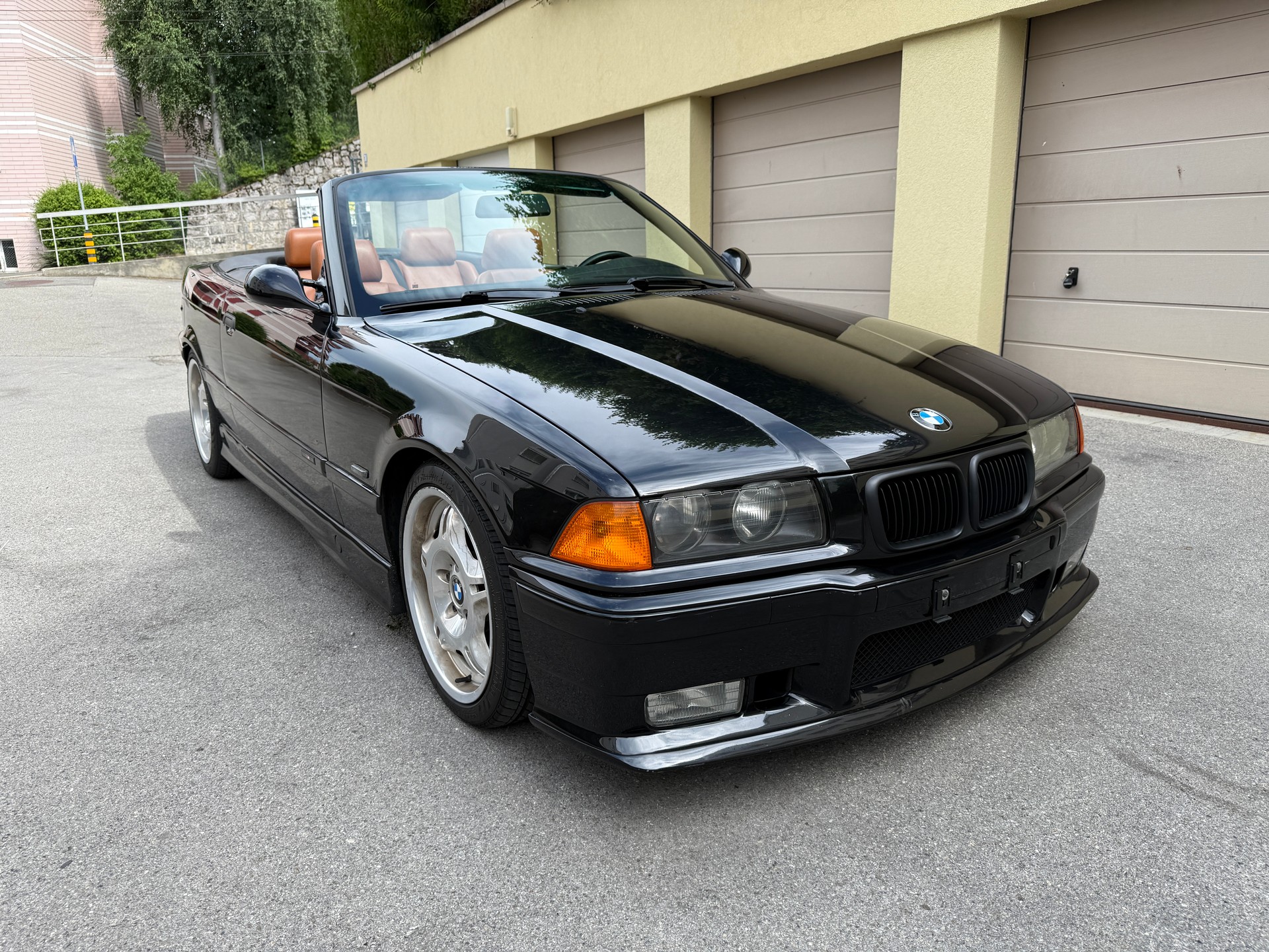 BMW 328i Cabrio-image-1