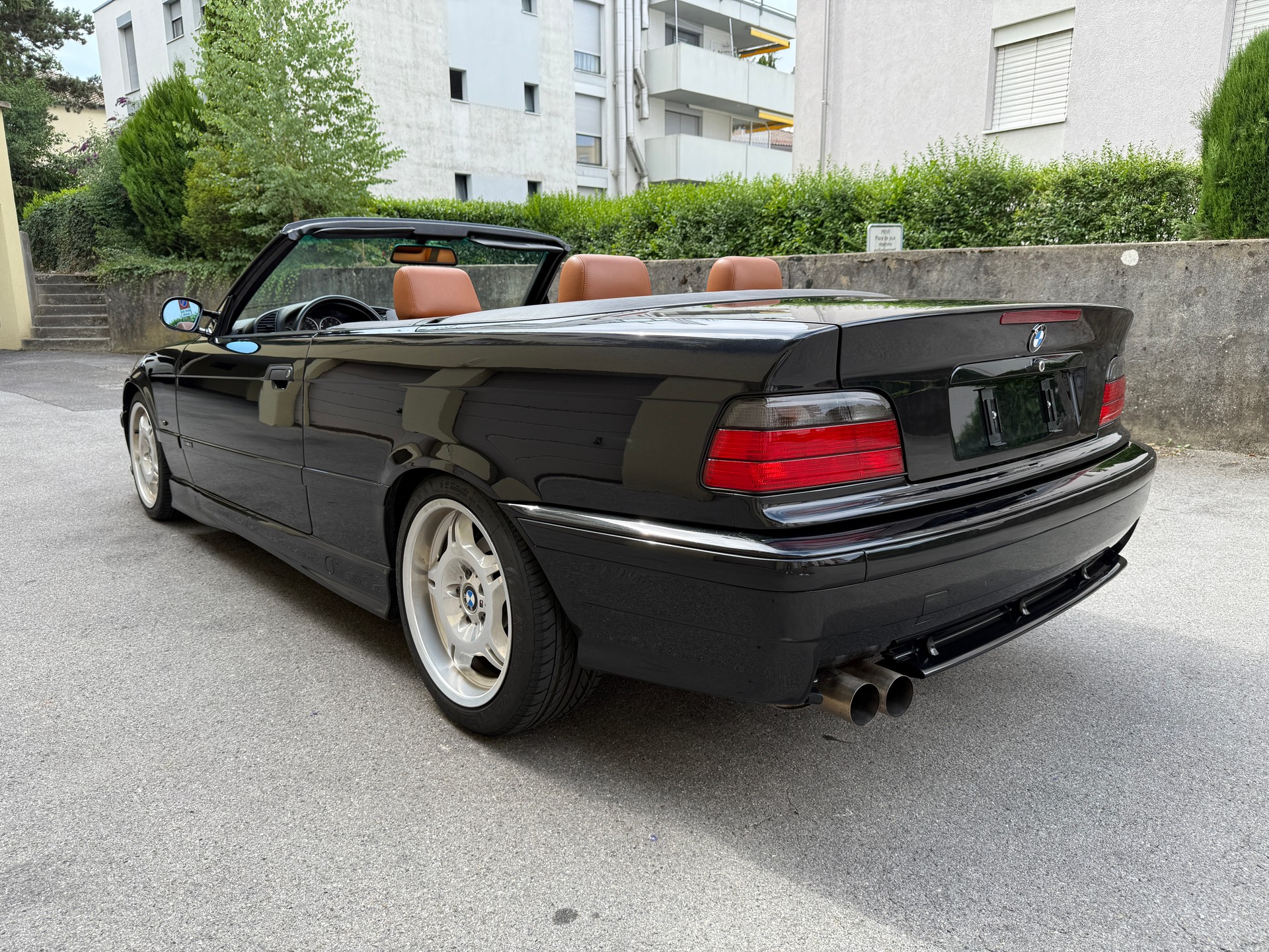 BMW 328i Cabrio-image-3