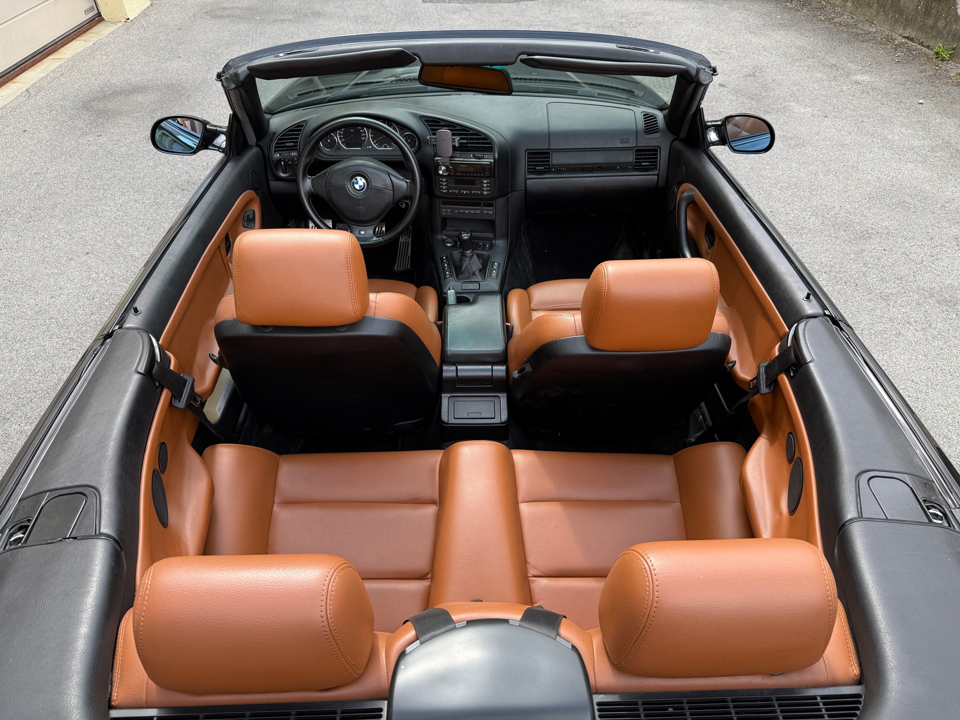 BMW 328i Cabrio-image-7