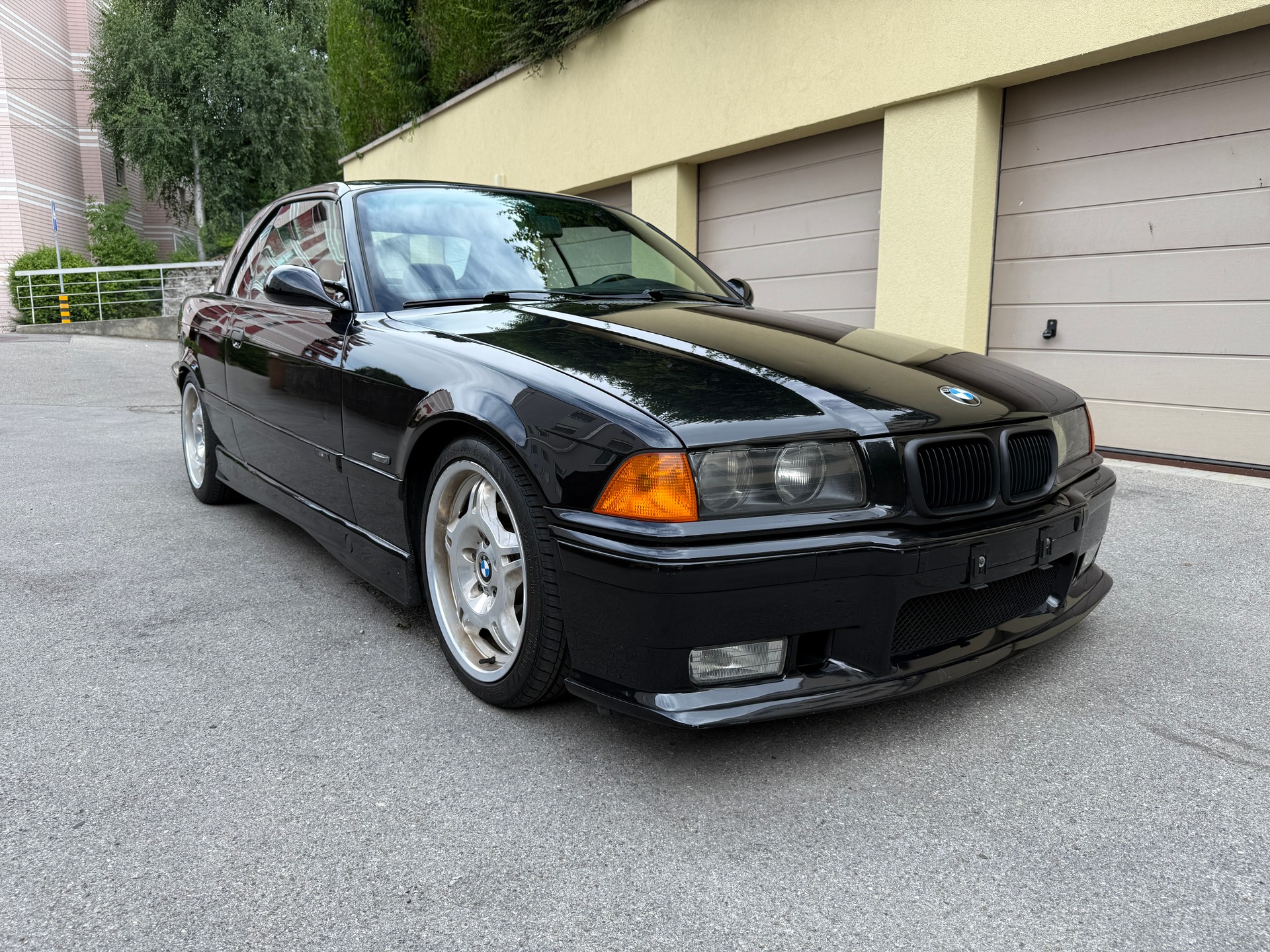 BMW 328i Cabrio-image-5