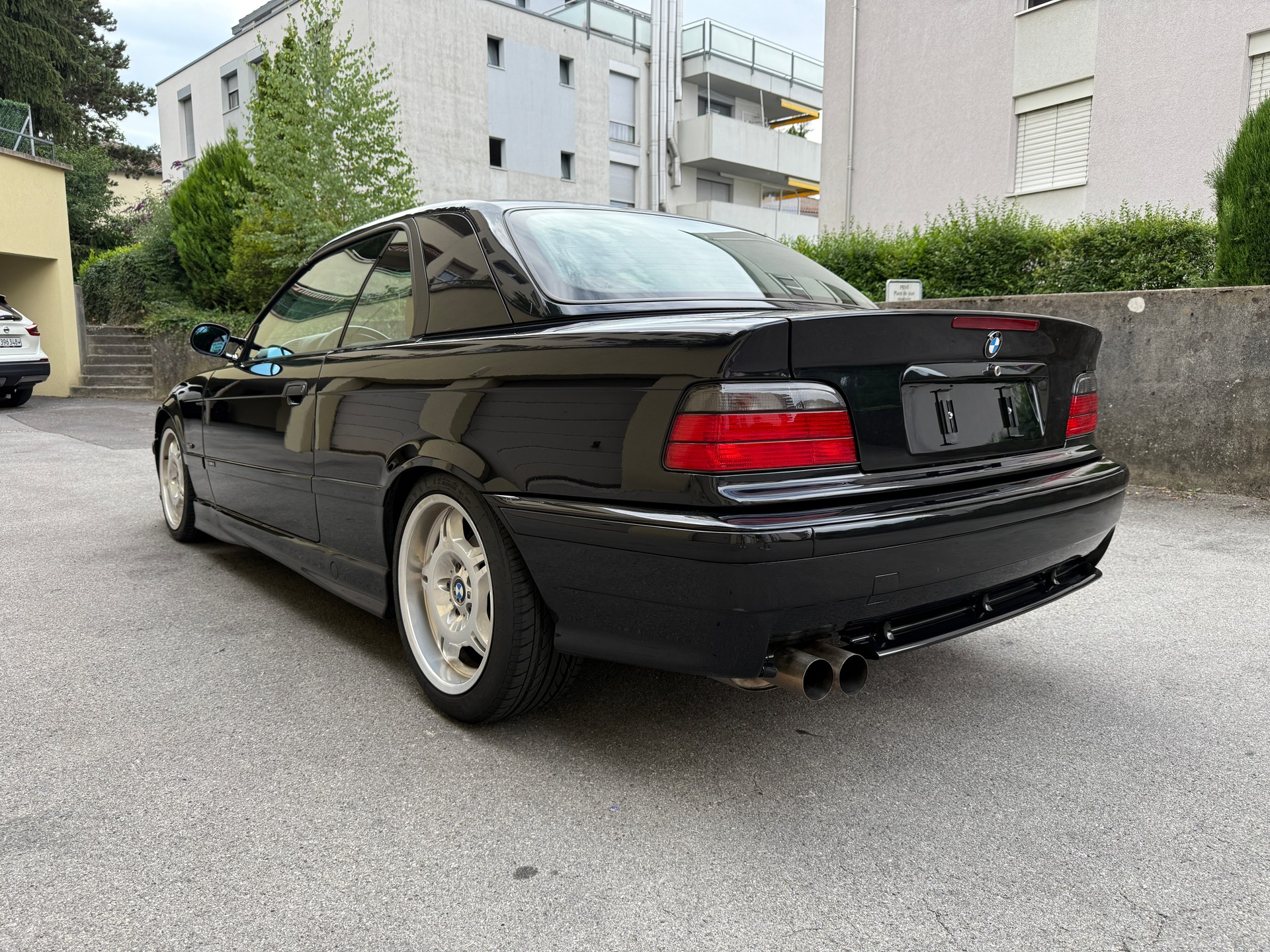 BMW 328i Cabrio-image-4