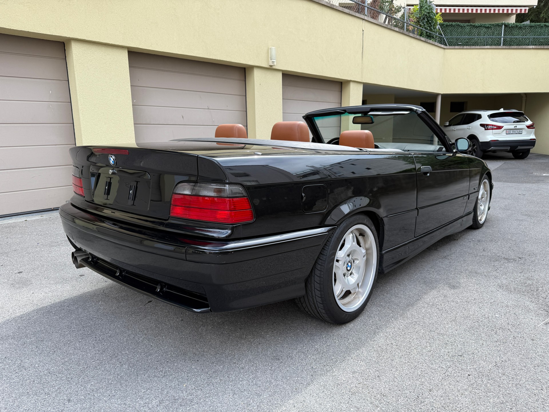 BMW 328i Cabrio-image-2