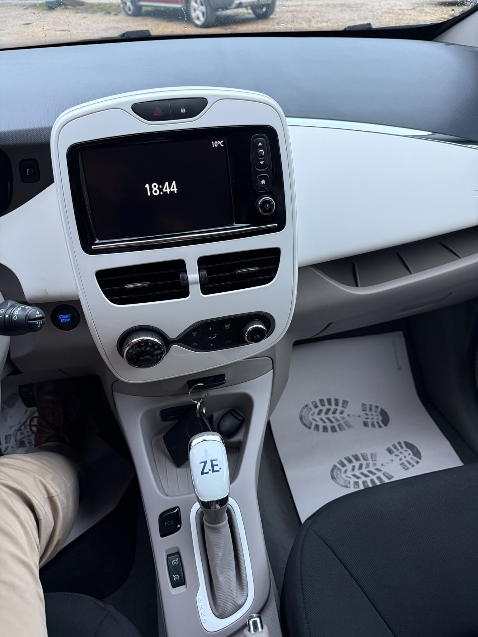 RENAULT Zoe Intens R240 (Batterie Miete)-image-12