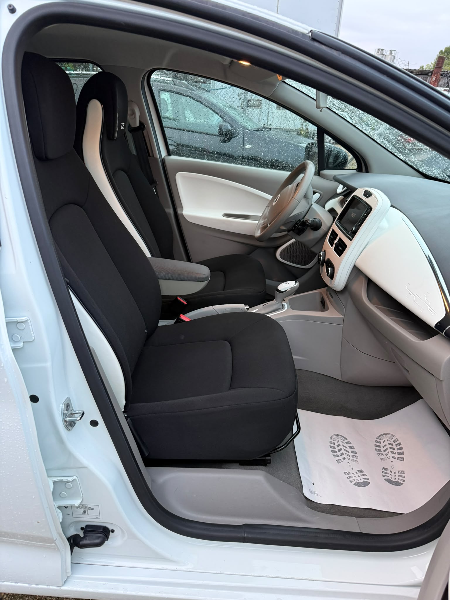 RENAULT Zoe Intens R240 (Batterie Miete)-image-10