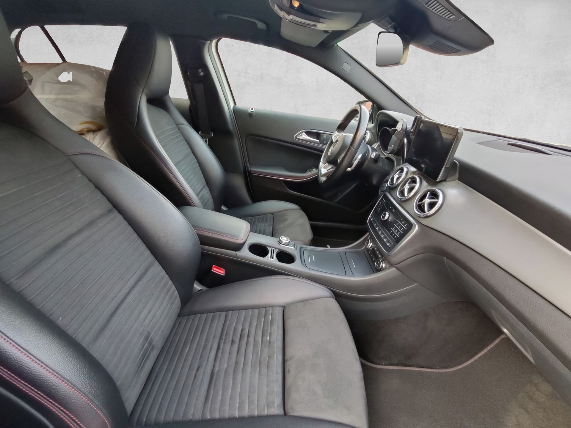 MERCEDES-BENZ GLA 250 AMG Line 4Matic 7G-DCT-image-11