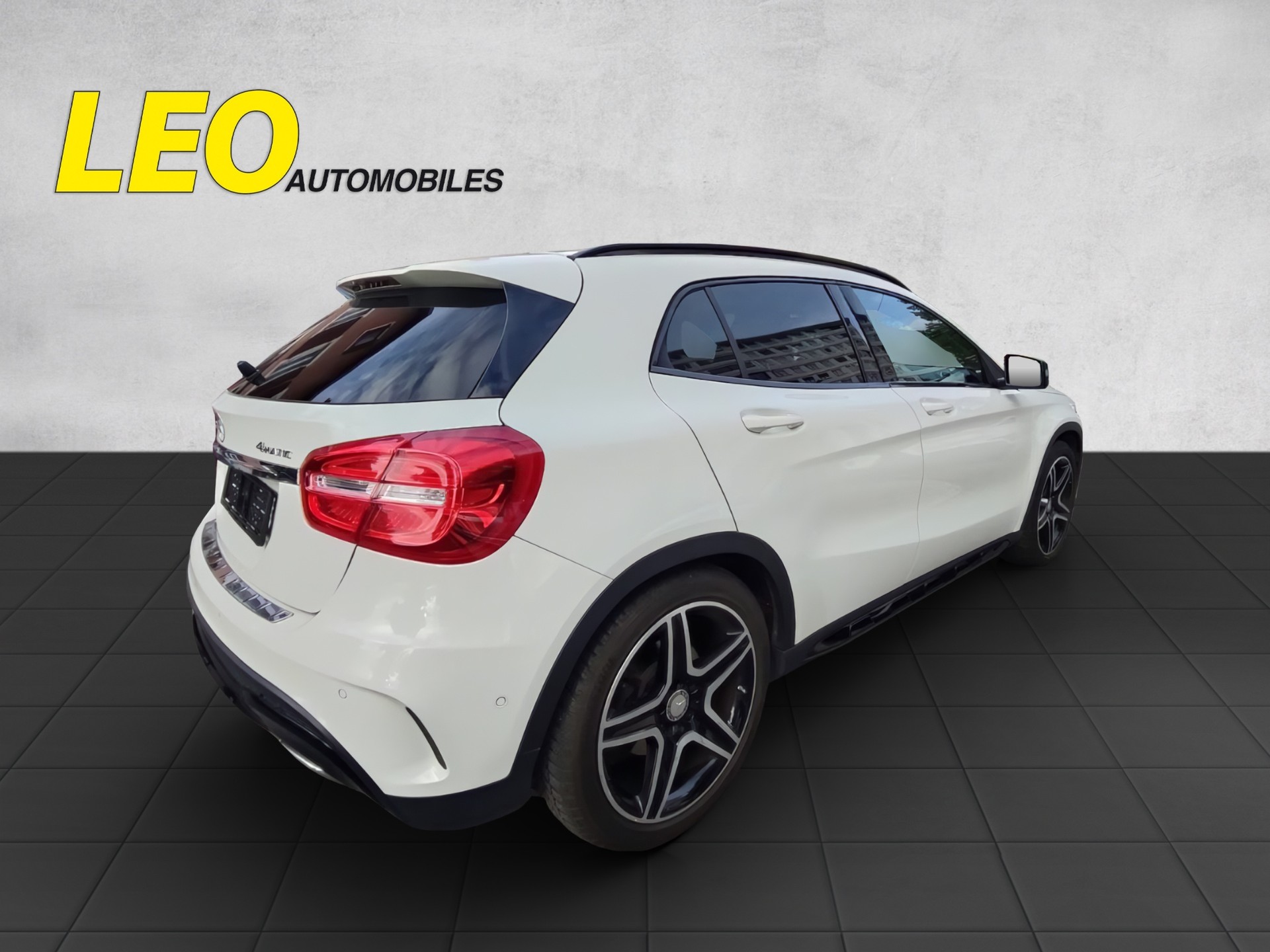 MERCEDES-BENZ GLA 250 AMG Line 4Matic 7G-DCT-image-3