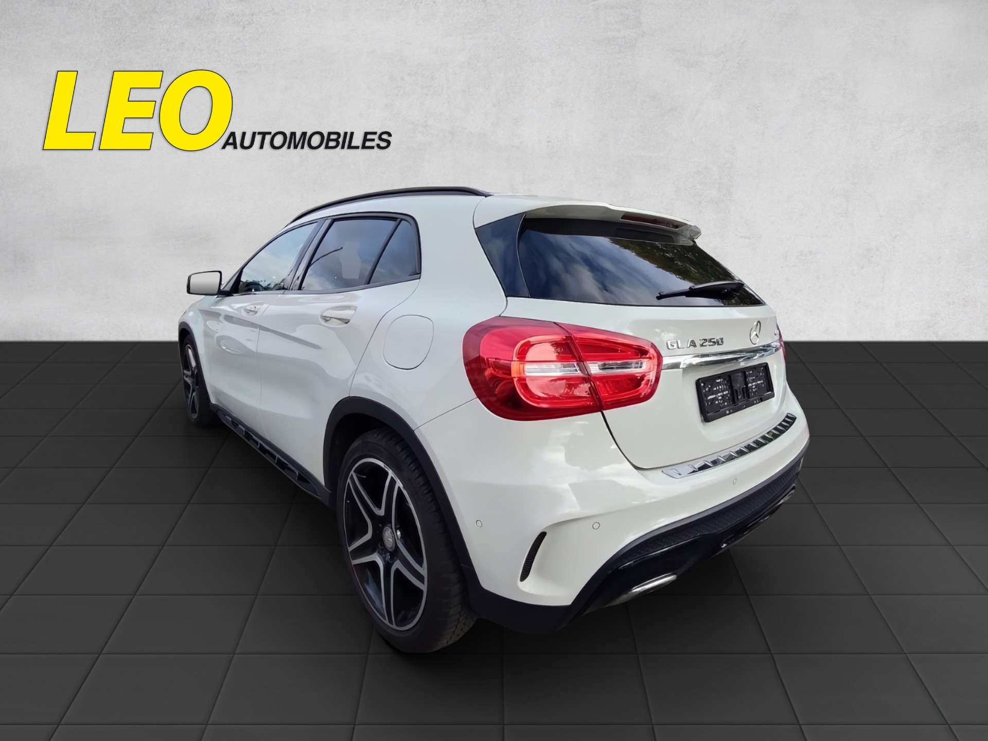 MERCEDES-BENZ GLA 250 AMG Line 4Matic 7G-DCT-image-2