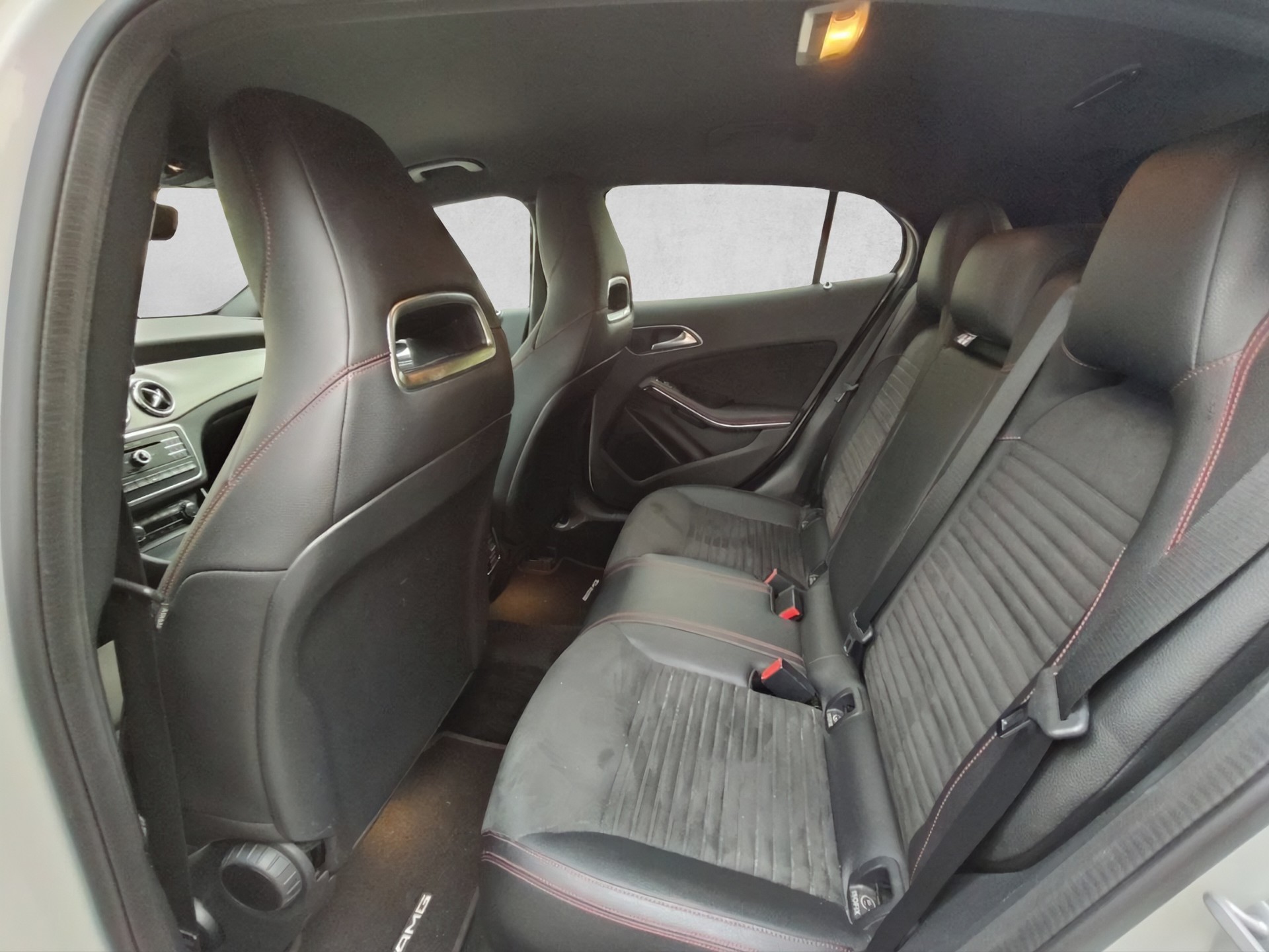 MERCEDES-BENZ GLA 250 AMG Line 4Matic 7G-DCT-image-10