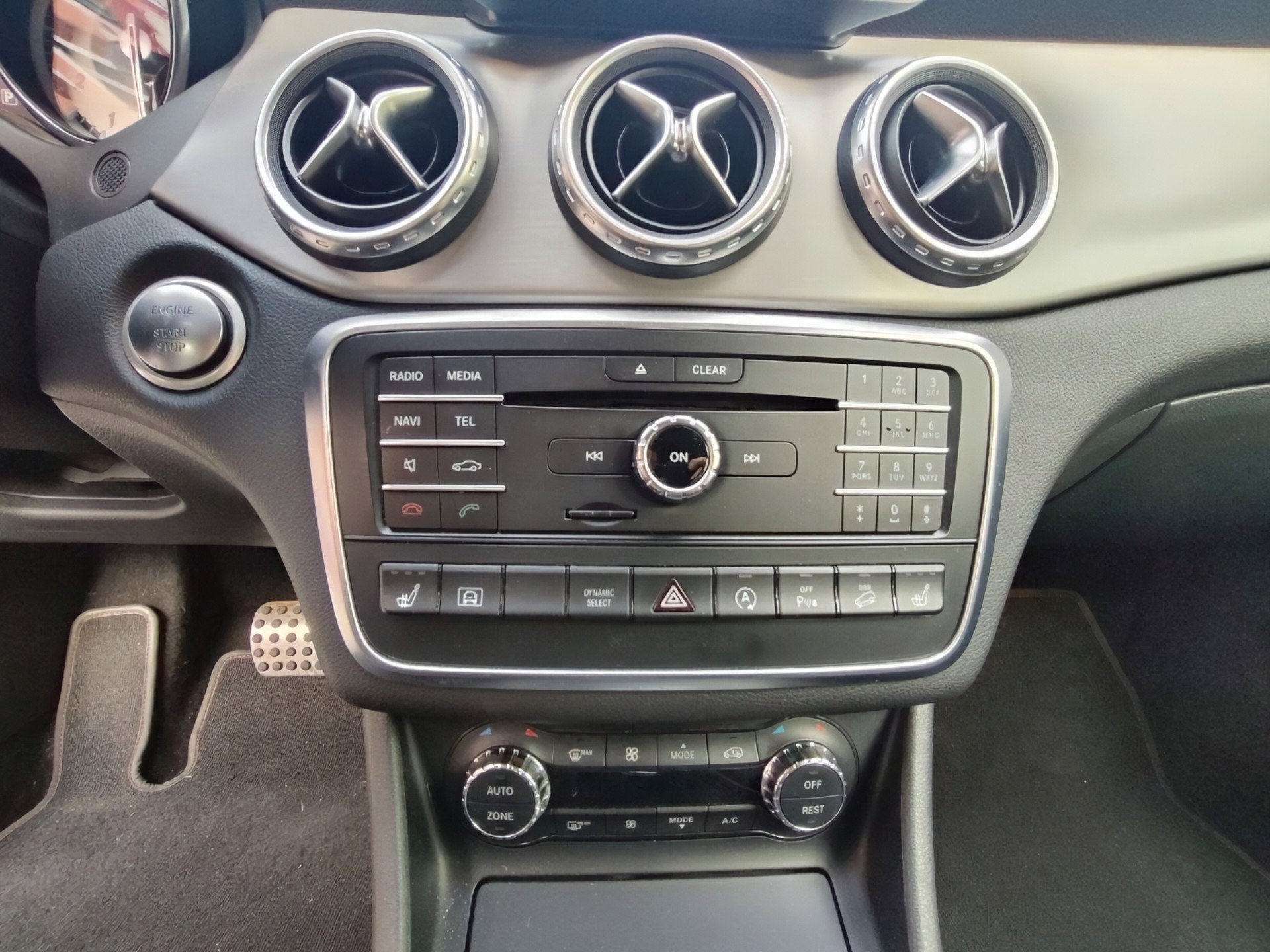 MERCEDES-BENZ GLA 250 AMG Line 4Matic 7G-DCT-image-8