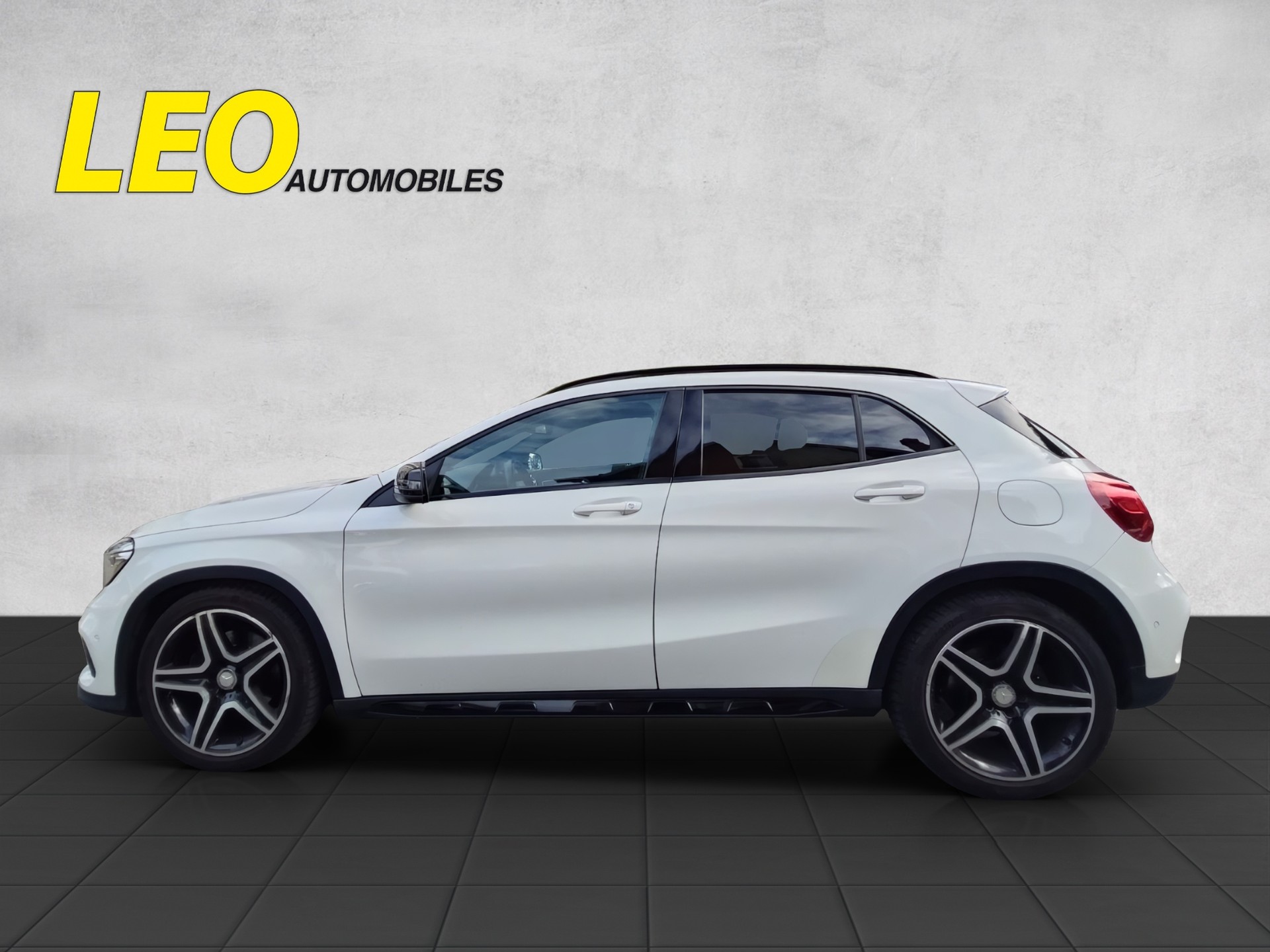 MERCEDES-BENZ GLA 250 AMG Line 4Matic 7G-DCT-image-4