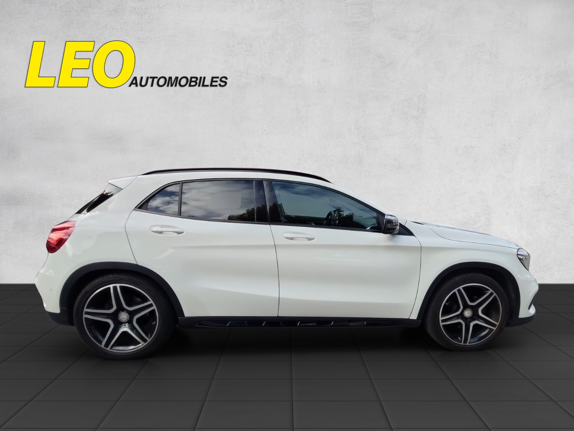 MERCEDES-BENZ GLA 250 AMG Line 4Matic 7G-DCT-image-5