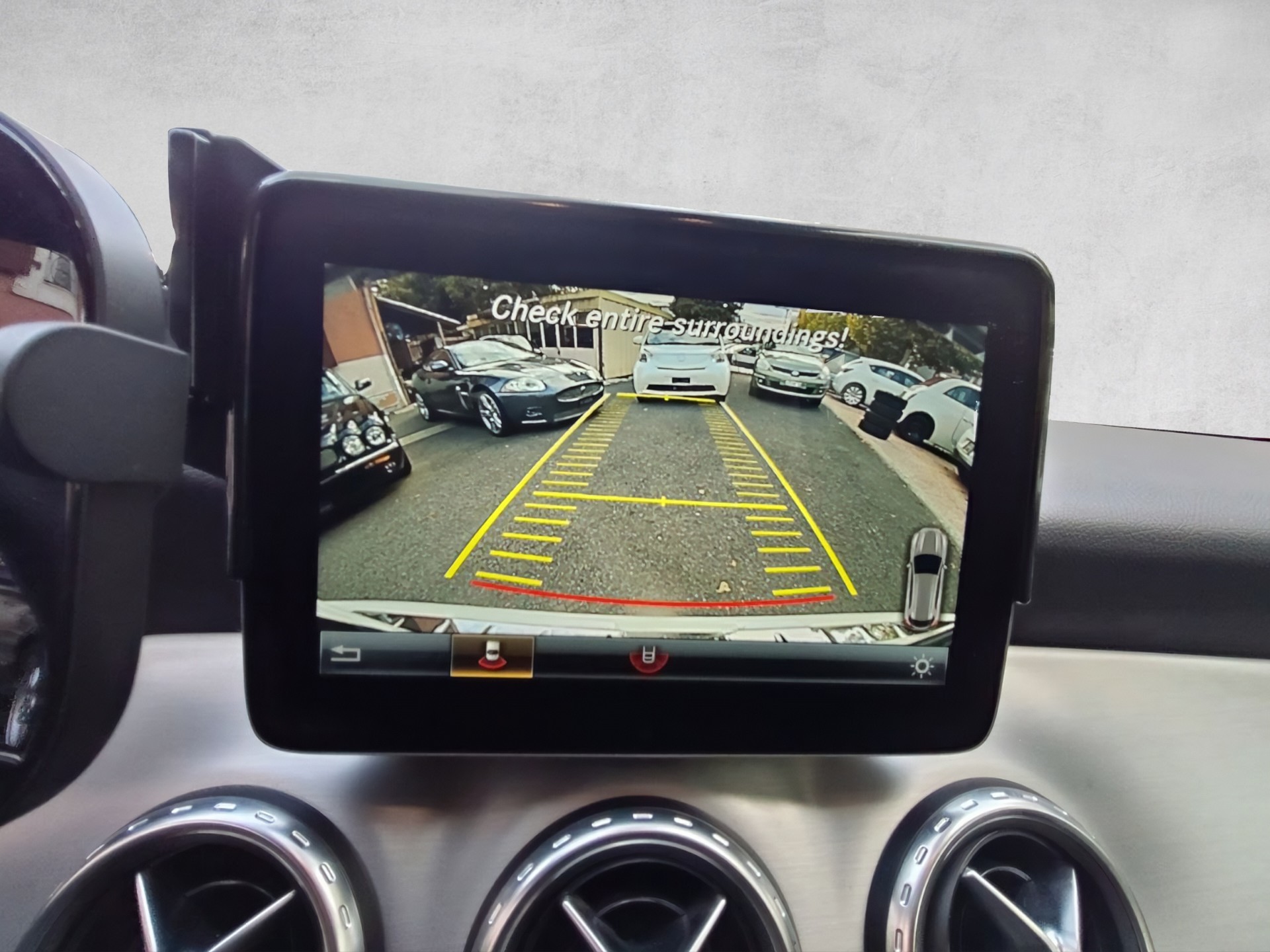 MERCEDES-BENZ GLA 250 AMG Line 4Matic 7G-DCT-image-9