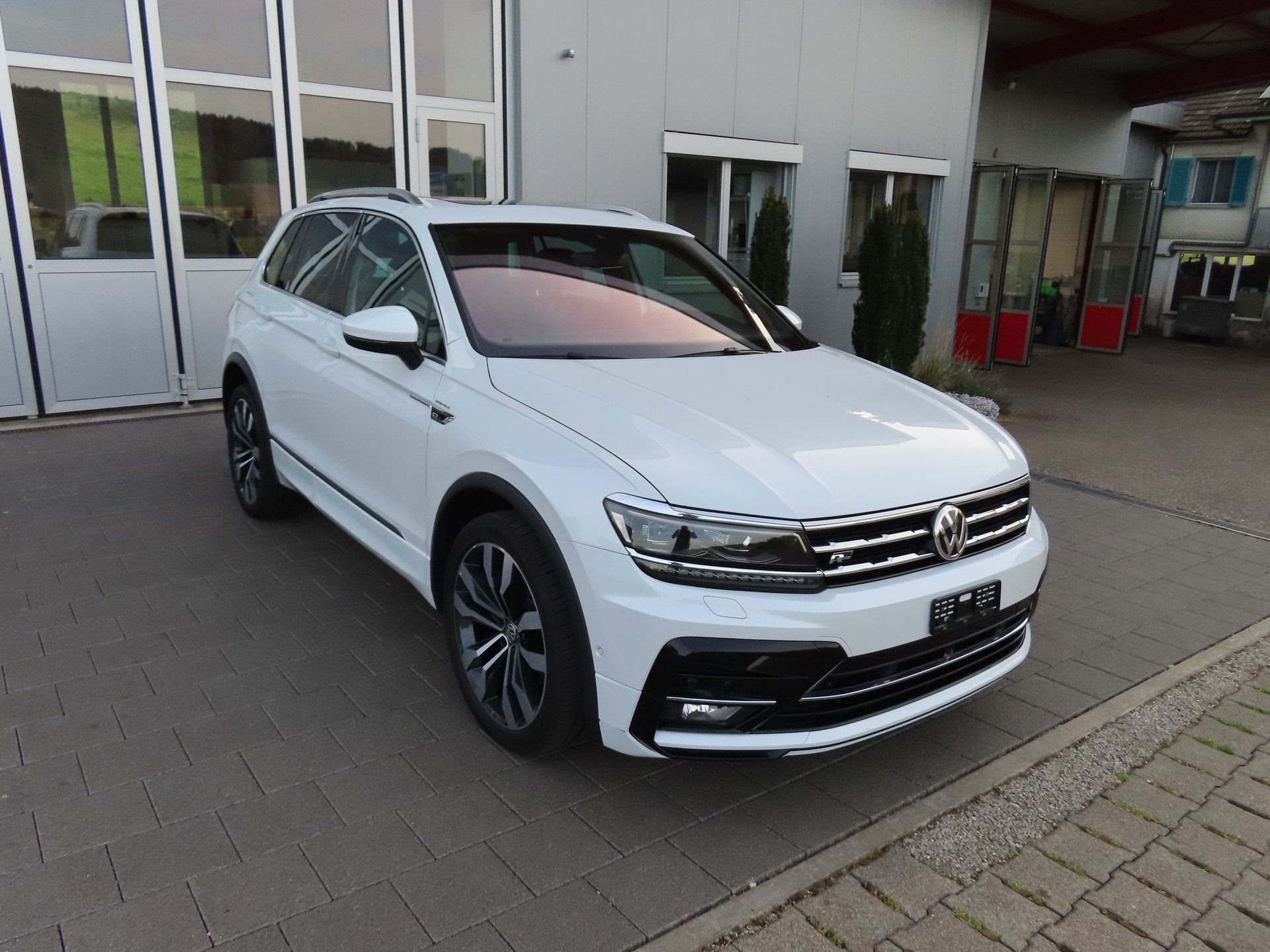 VW Tiguan 2.0TSI Highline 4Motion DSG-image-4