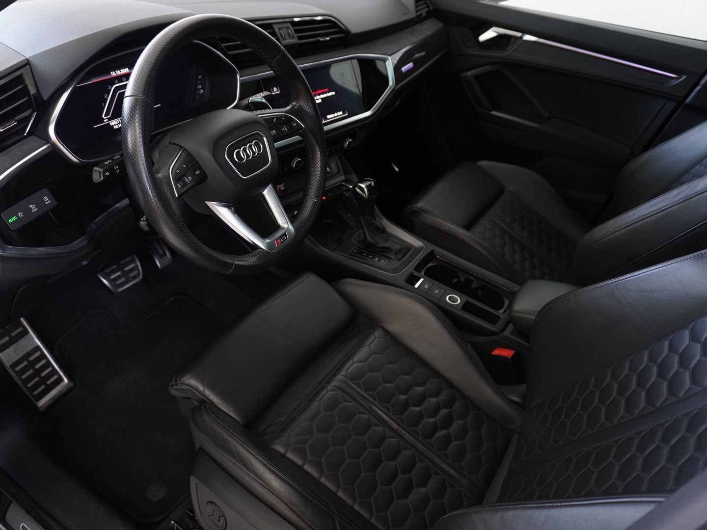 AUDI RS Q3 Sportback quattro S tronic-showroom-element-2