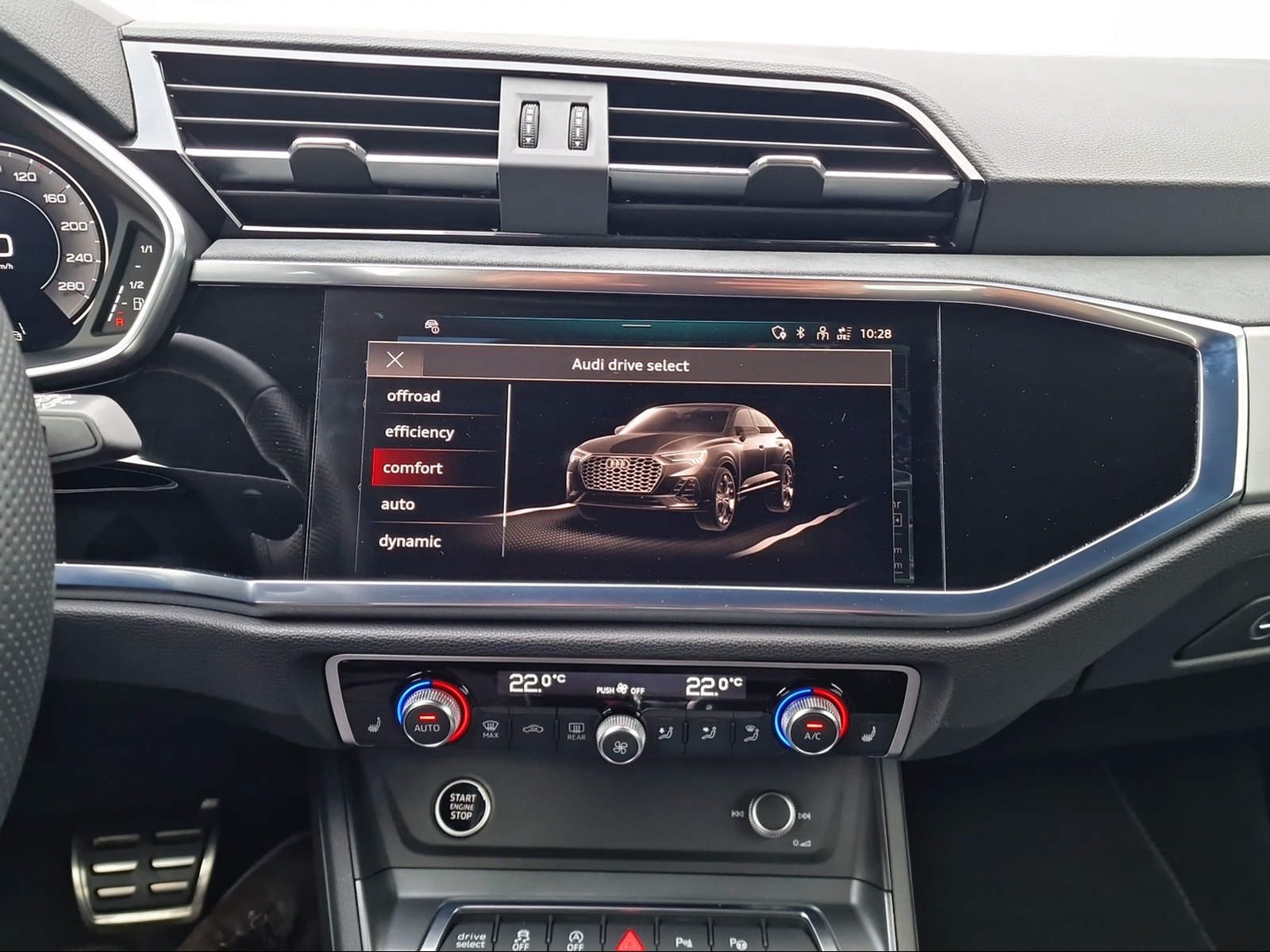 AUDI Q3 Sportback 40 TDI Attraction quattro S-tronic-image-8