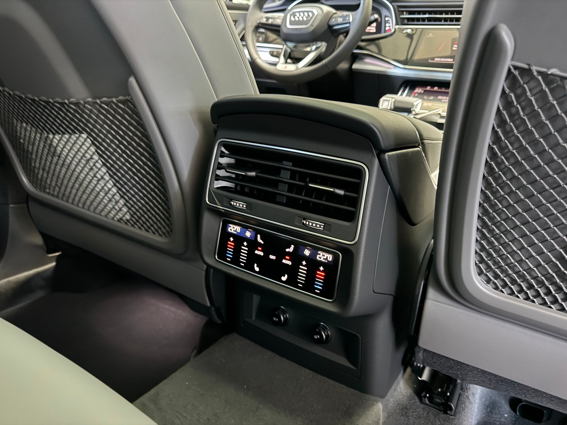AUDI SQ7 TFSI quattro tiptronic-image-17
