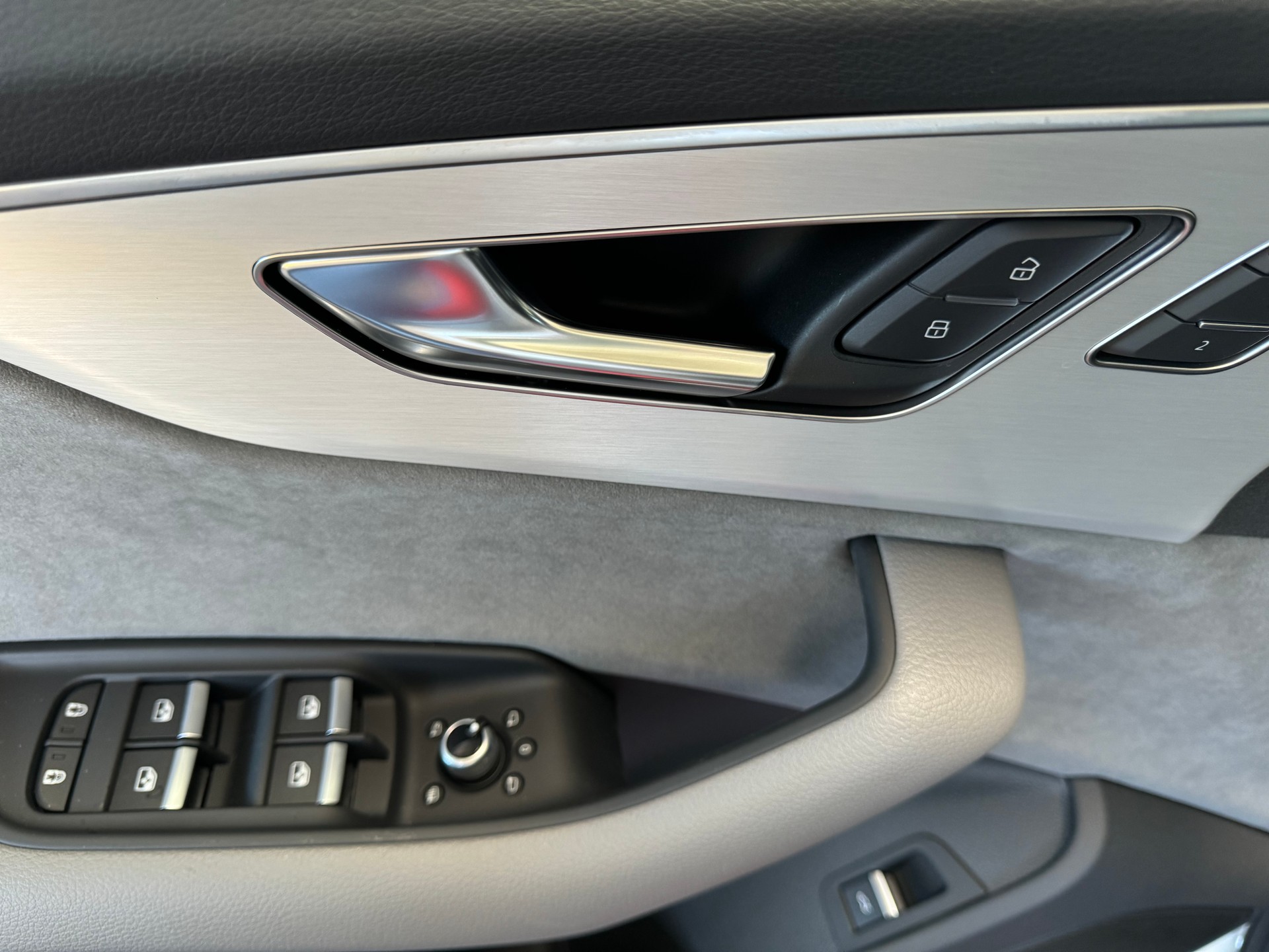 AUDI SQ7 TFSI quattro tiptronic-image-9