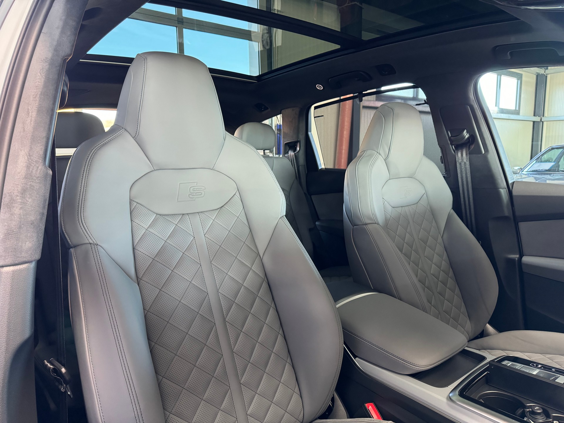 AUDI SQ7 TFSI quattro tiptronic-image-15