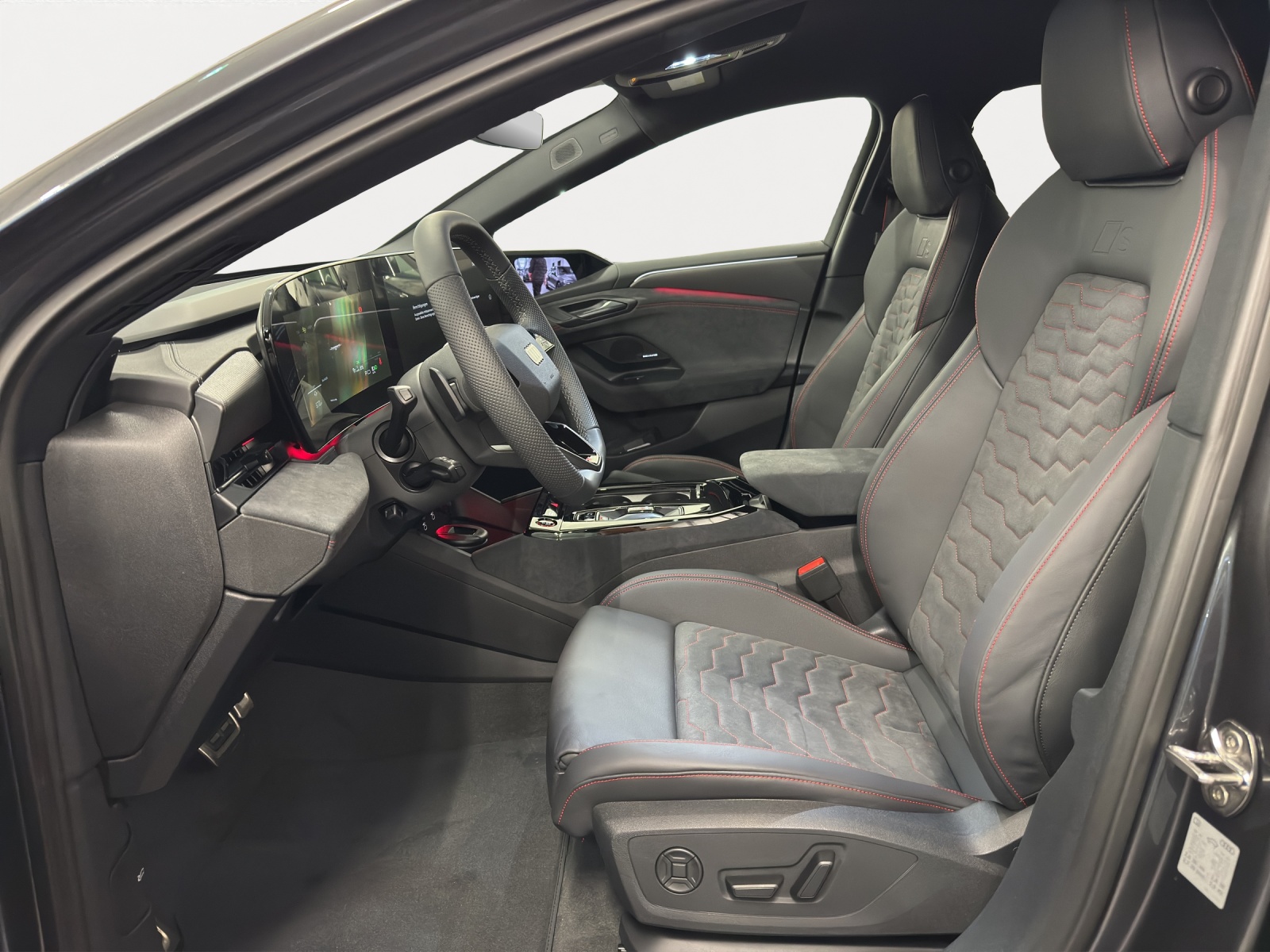 AUDI AUDI / S6 Avant e-tron quattro-image-4