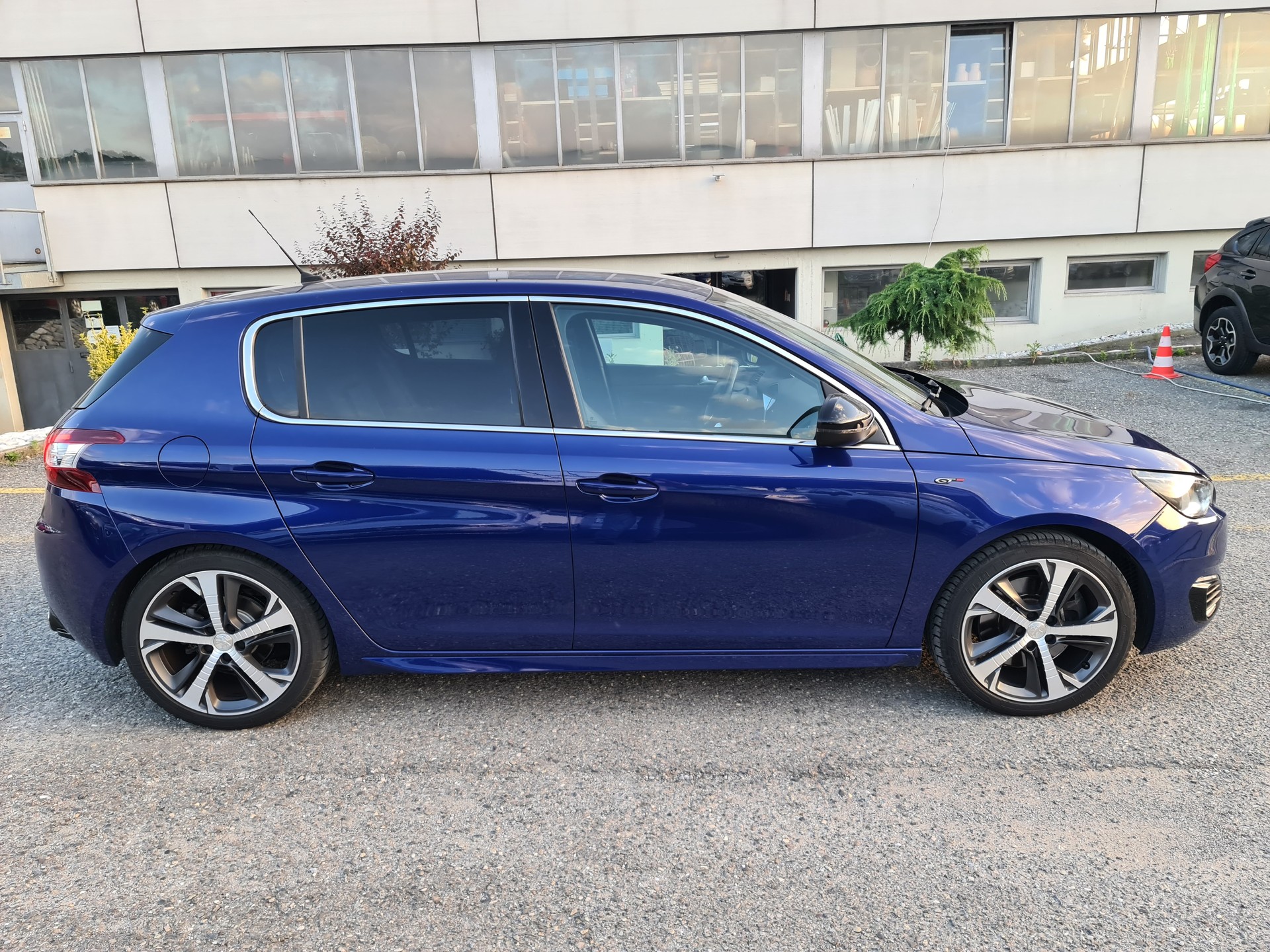 PEUGEOT 308 1.6 e-THP GT-image-10