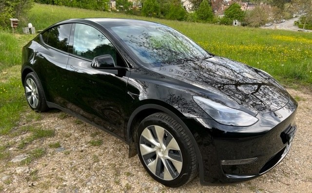TESLA Model Y Long Range-image-1