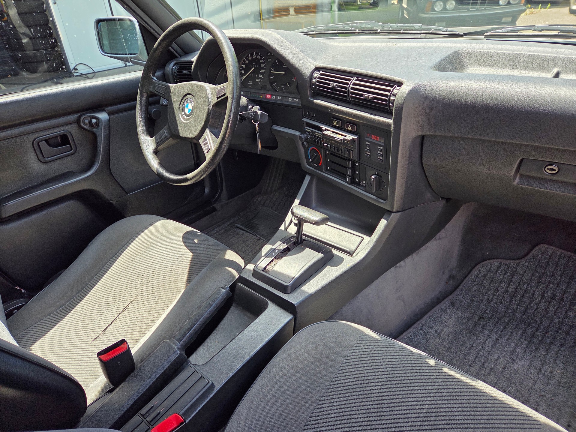 BMW 325iX A-image-4