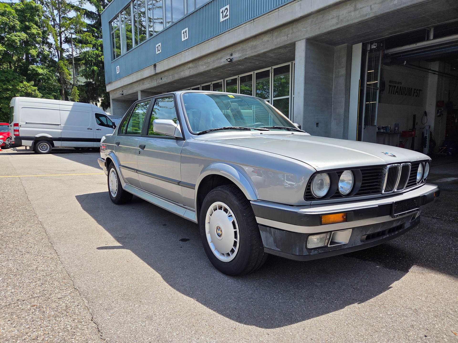 BMW 325iX A-image-2