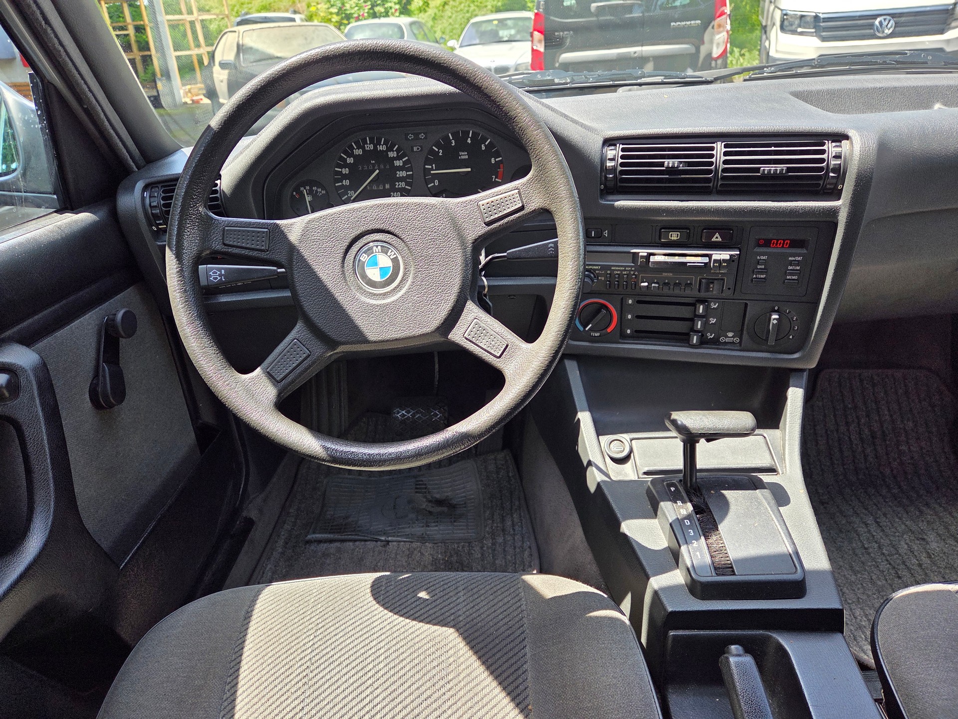 BMW 325iX A-image-8