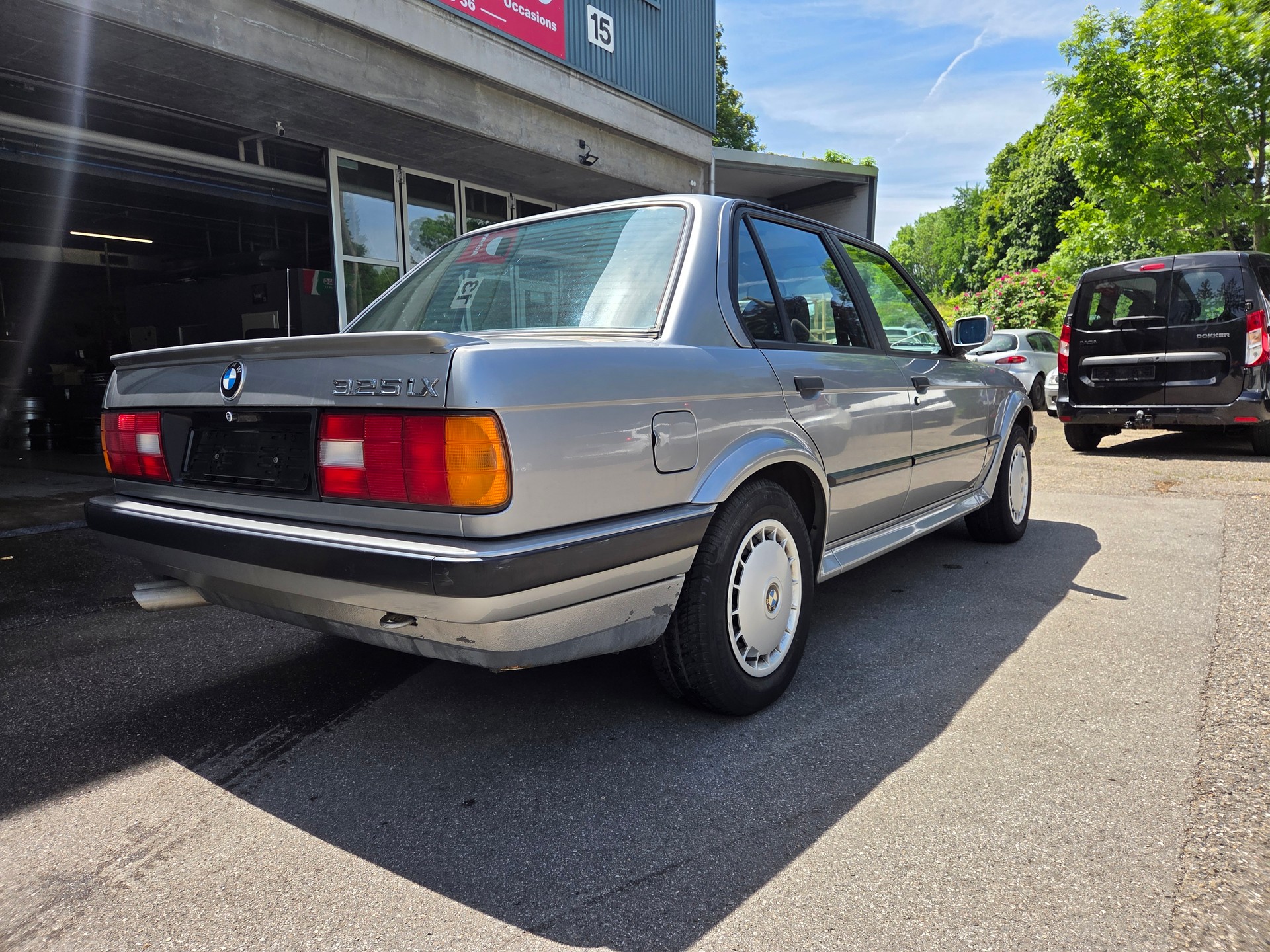 BMW 325iX A-image-3