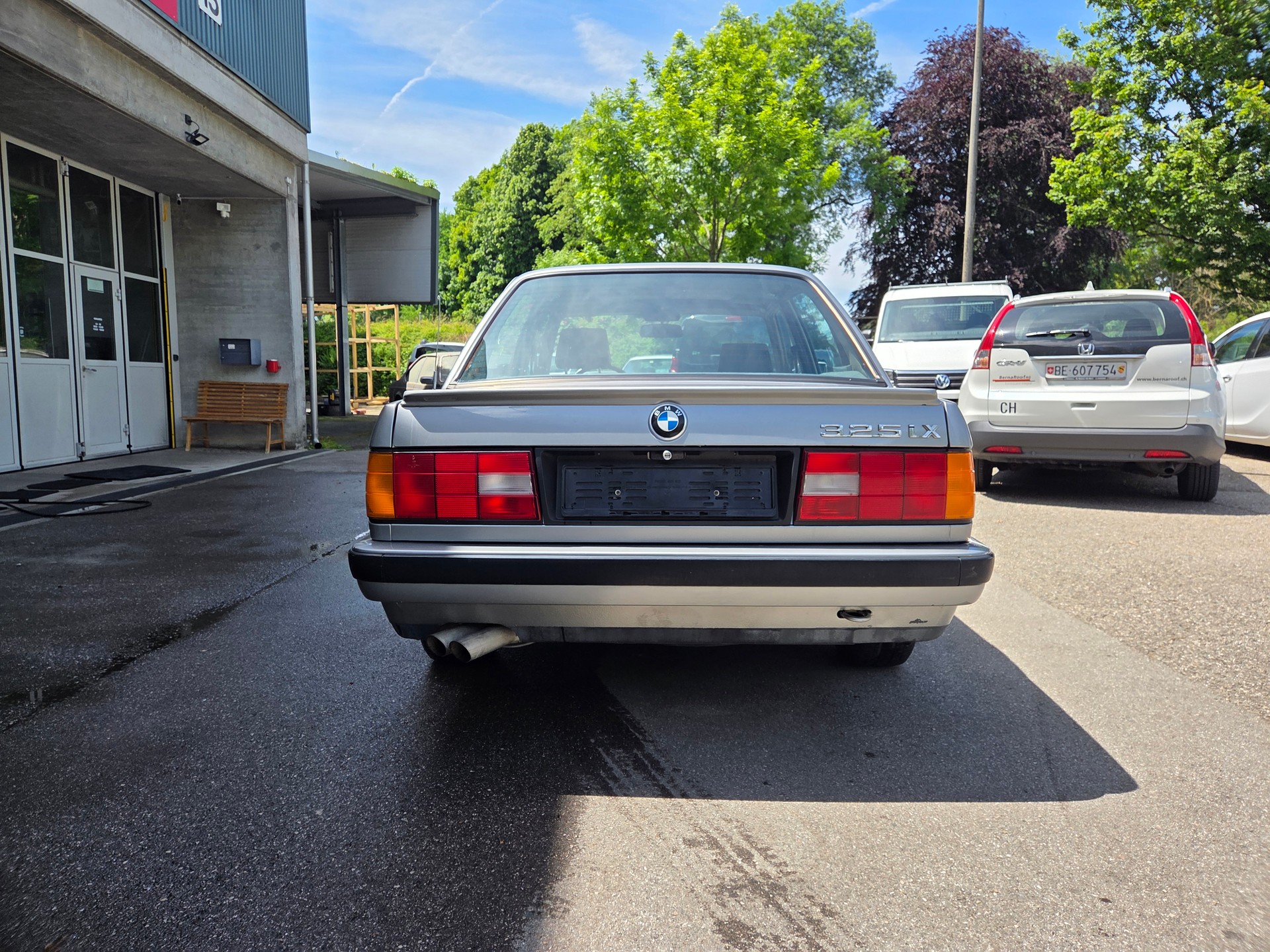 BMW 325iX A-image-6