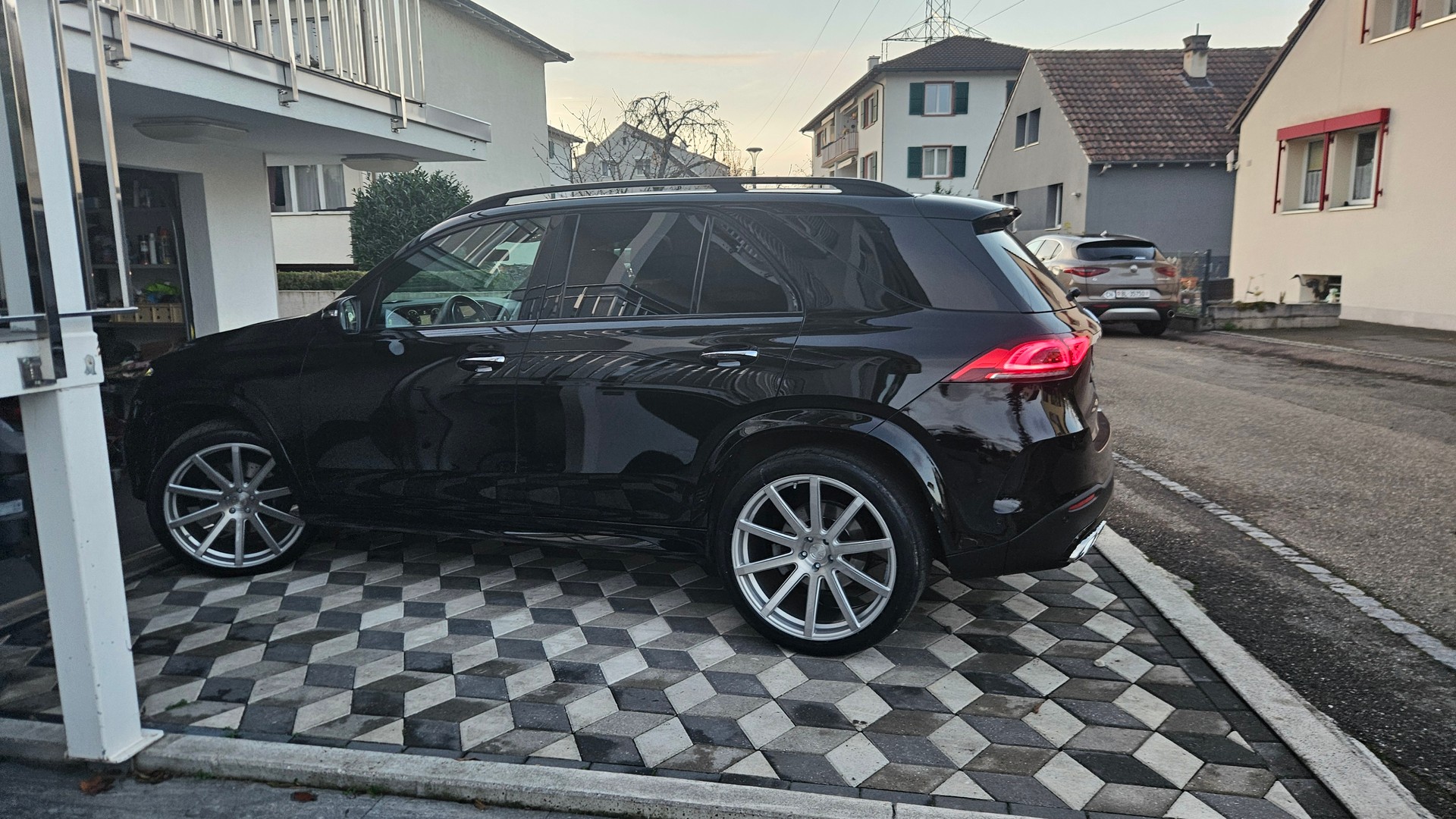 MERCEDES-BENZ GLE 350 d 4Matic AMG Line 9G-Tronic-image-8
