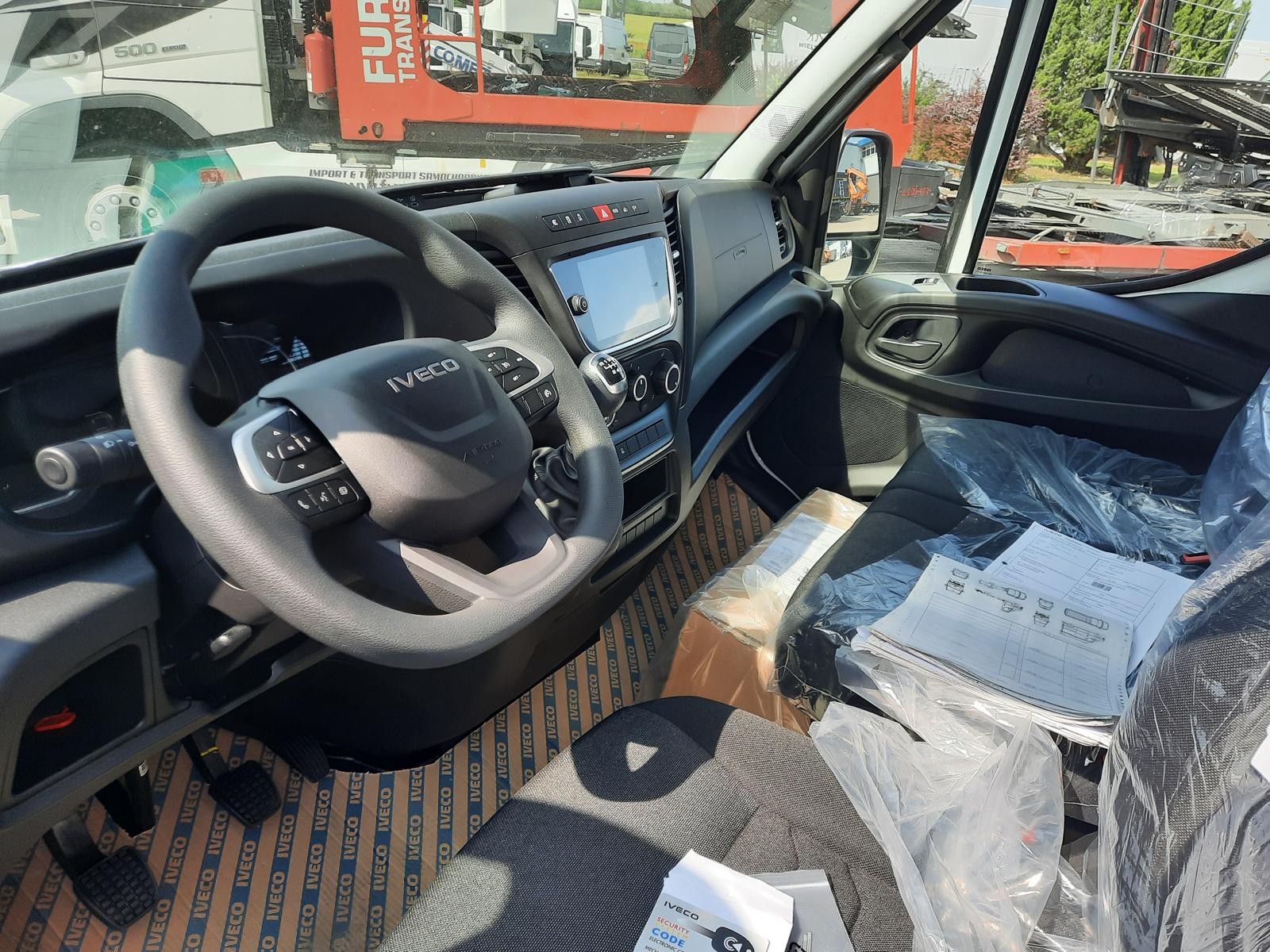 IVECO 35S16H Doppellabine 7-Plätzer mit 3460mm Werkspritsche + 3.5 To Ahk.-image-7