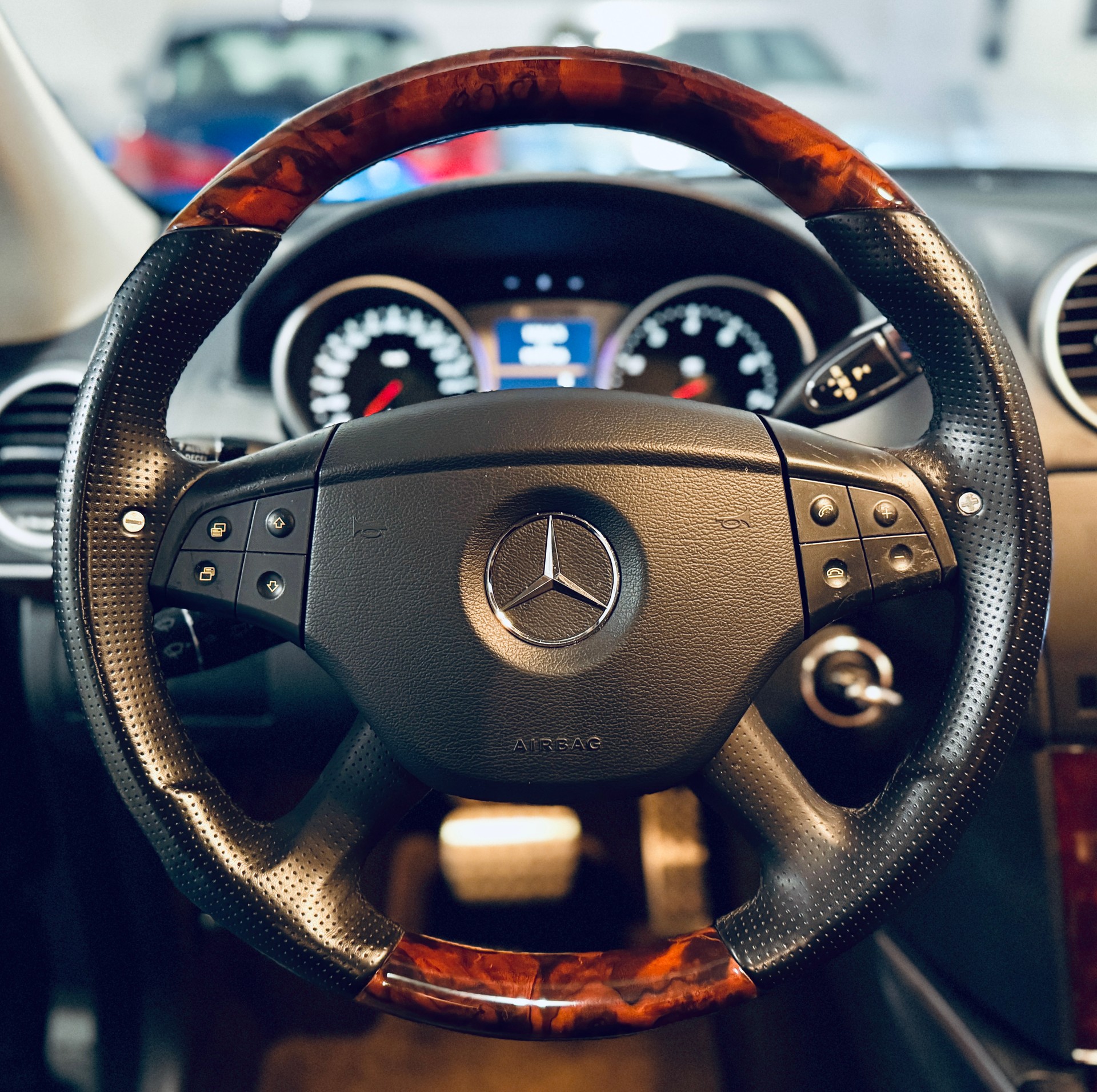 MERCEDES-BENZ ML 63 AMG 4Matic Speedshift-image-29