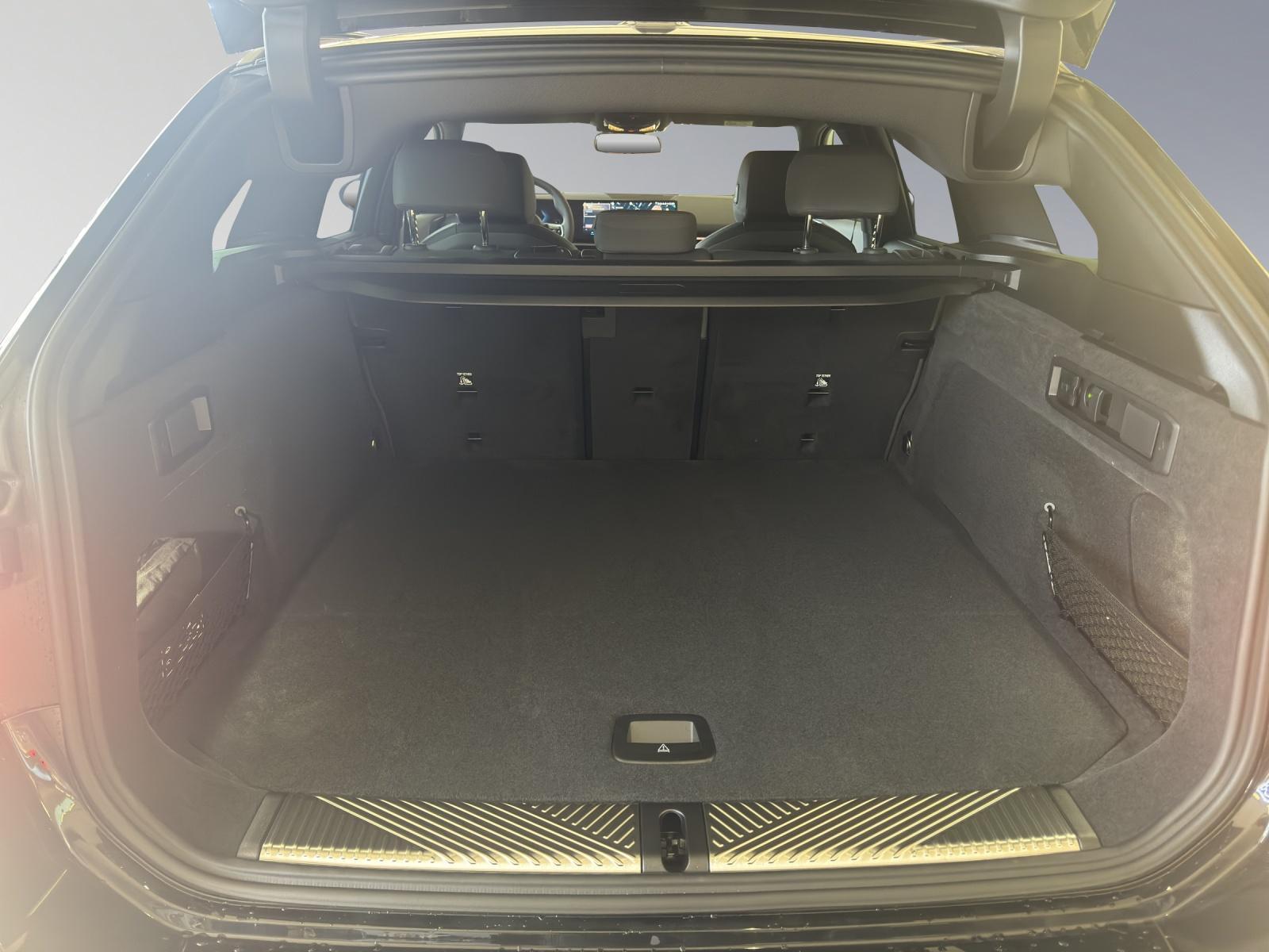 BMW 520d xDrive 48V Touring M Sport Steptronic-image-17