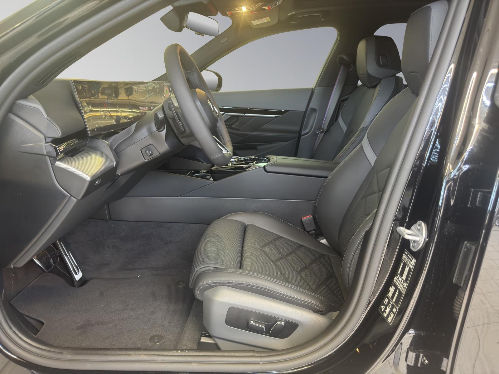 BMW 520d xDrive 48V Touring M Sport Steptronic-image-14