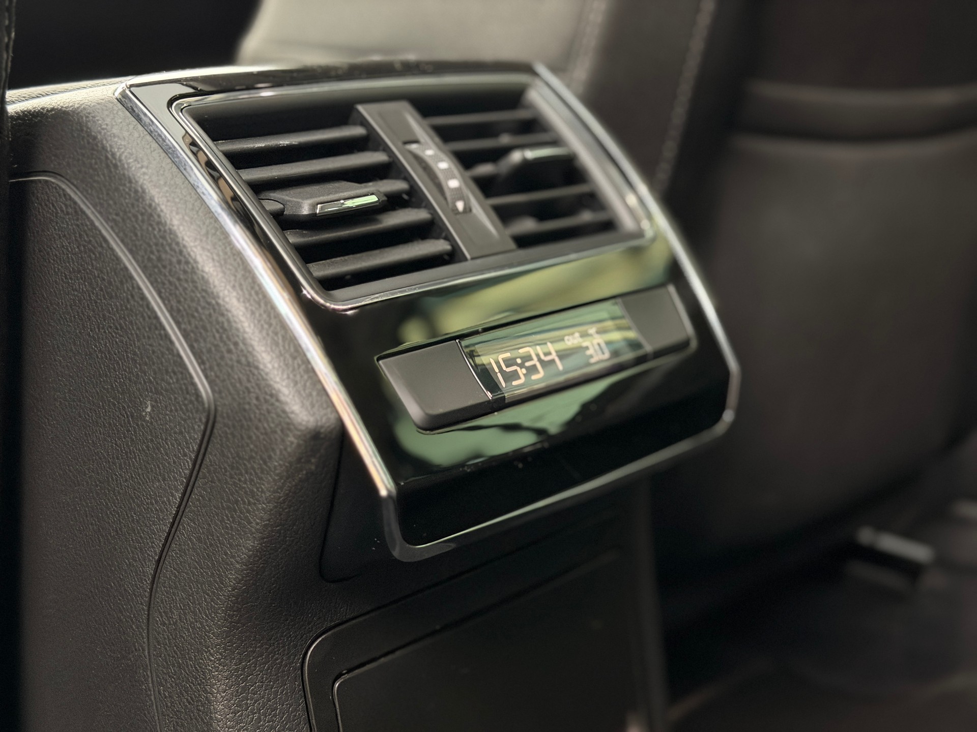 SKODA Superb Combi 2.0 TDi Ambition 4x4 DSG-image-22