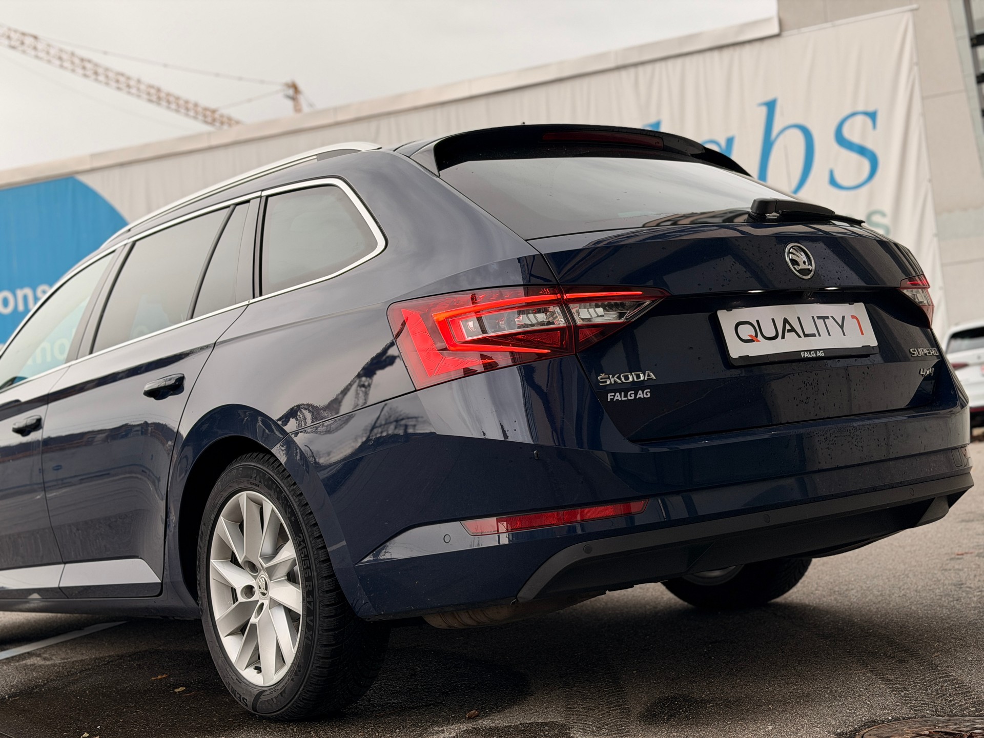 SKODA Superb Combi 2.0 TDi Ambition 4x4 DSG-image-13