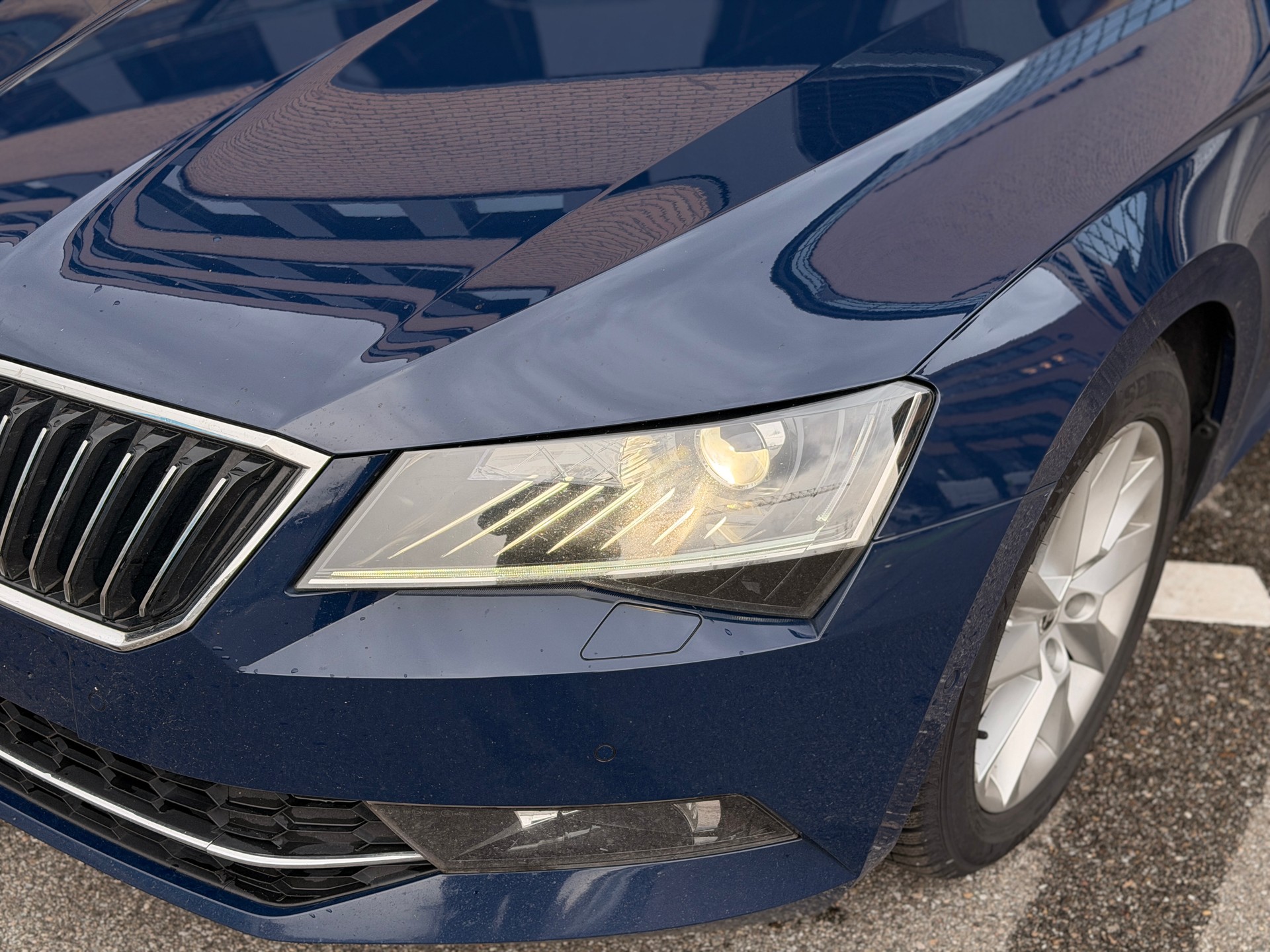 SKODA Superb Combi 2.0 TDi Ambition 4x4 DSG-image-5