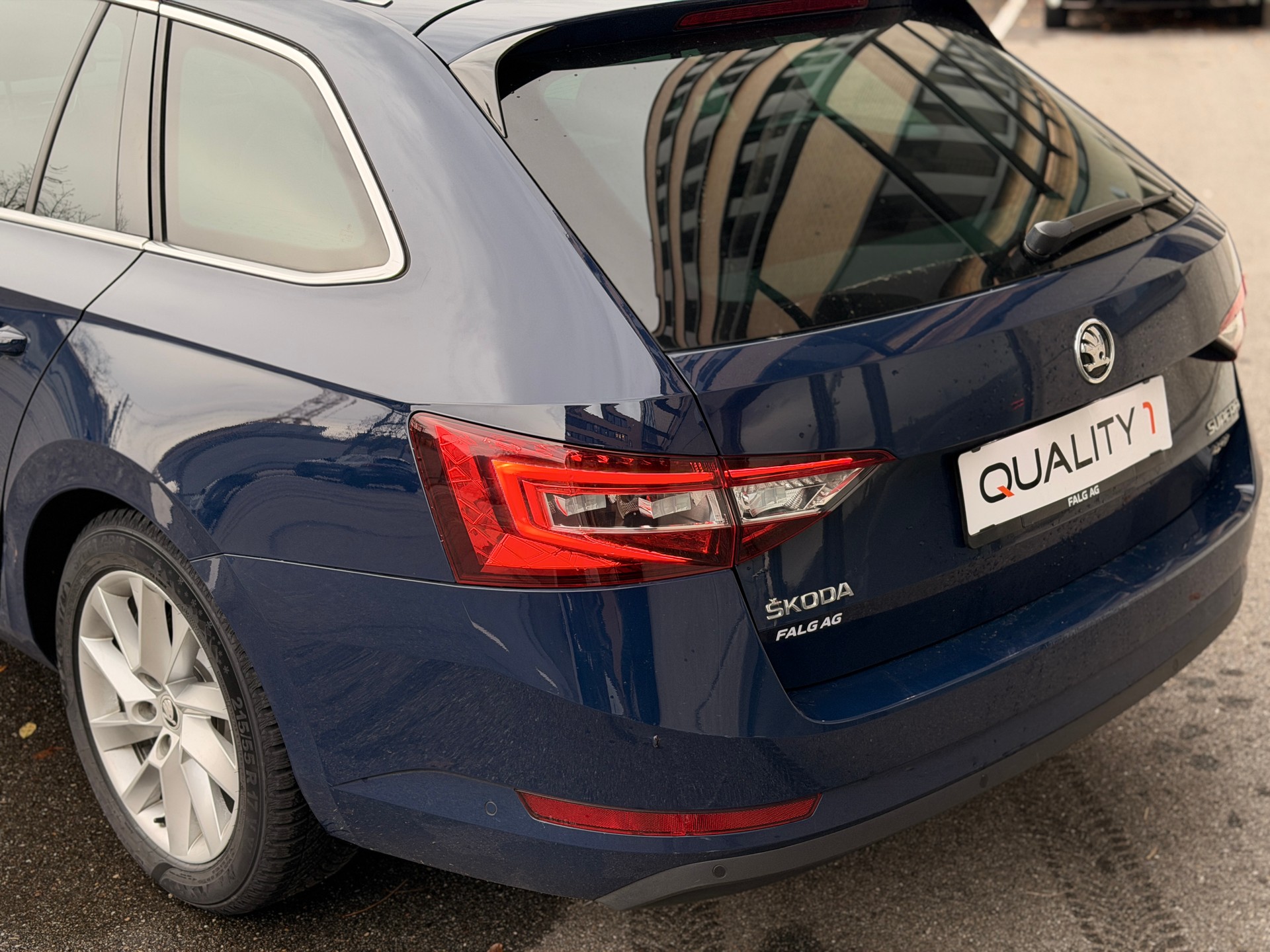 SKODA Superb Combi 2.0 TDi Ambition 4x4 DSG-image-8