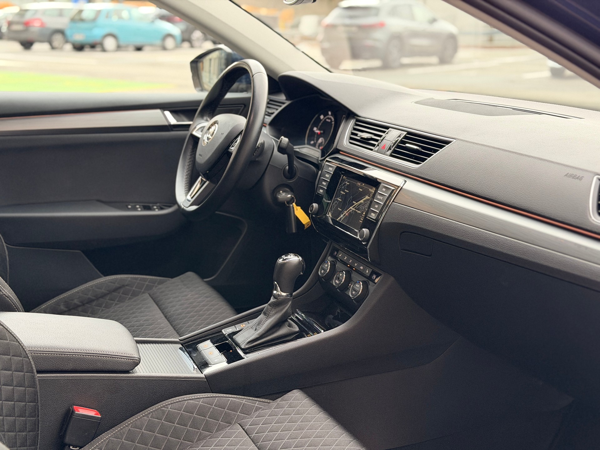 SKODA Superb Combi 2.0 TDi Ambition 4x4 DSG-image-23
