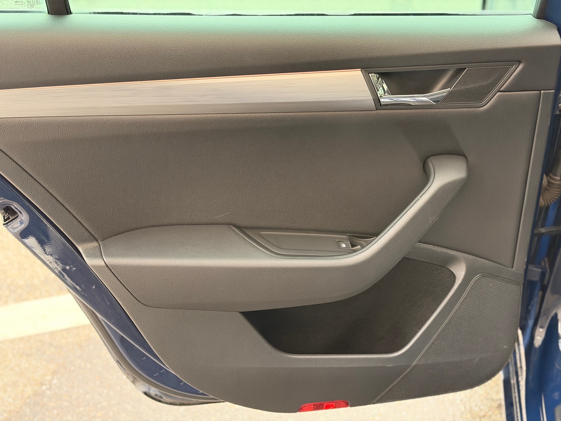 SKODA Superb Combi 2.0 TDi Ambition 4x4 DSG-image-17